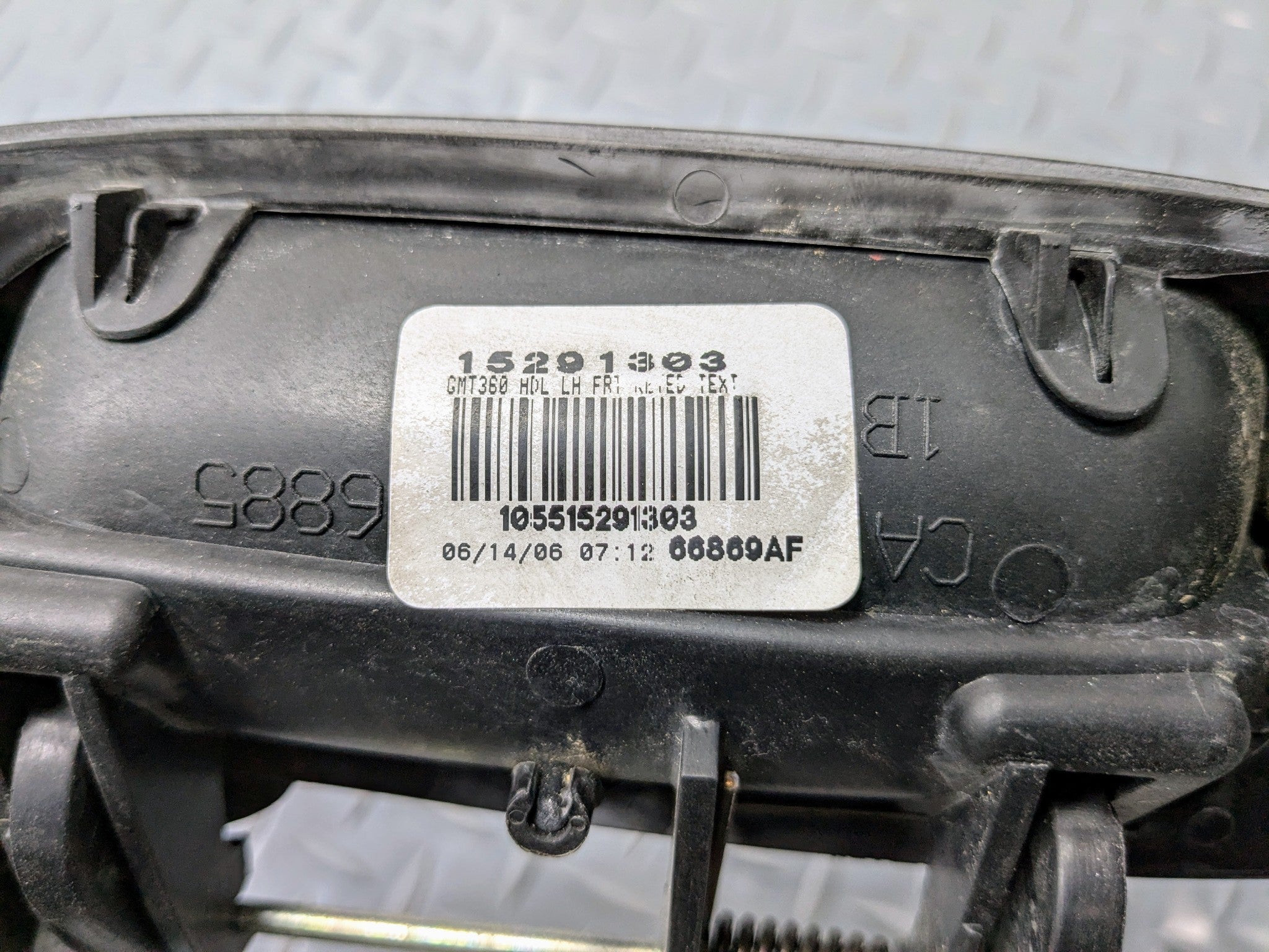 05 - 07 OEM CHEVROLET TRAILBLAZER FRONT LEFT DRIVER SIDE EXTERIOR DOOR HANDLE