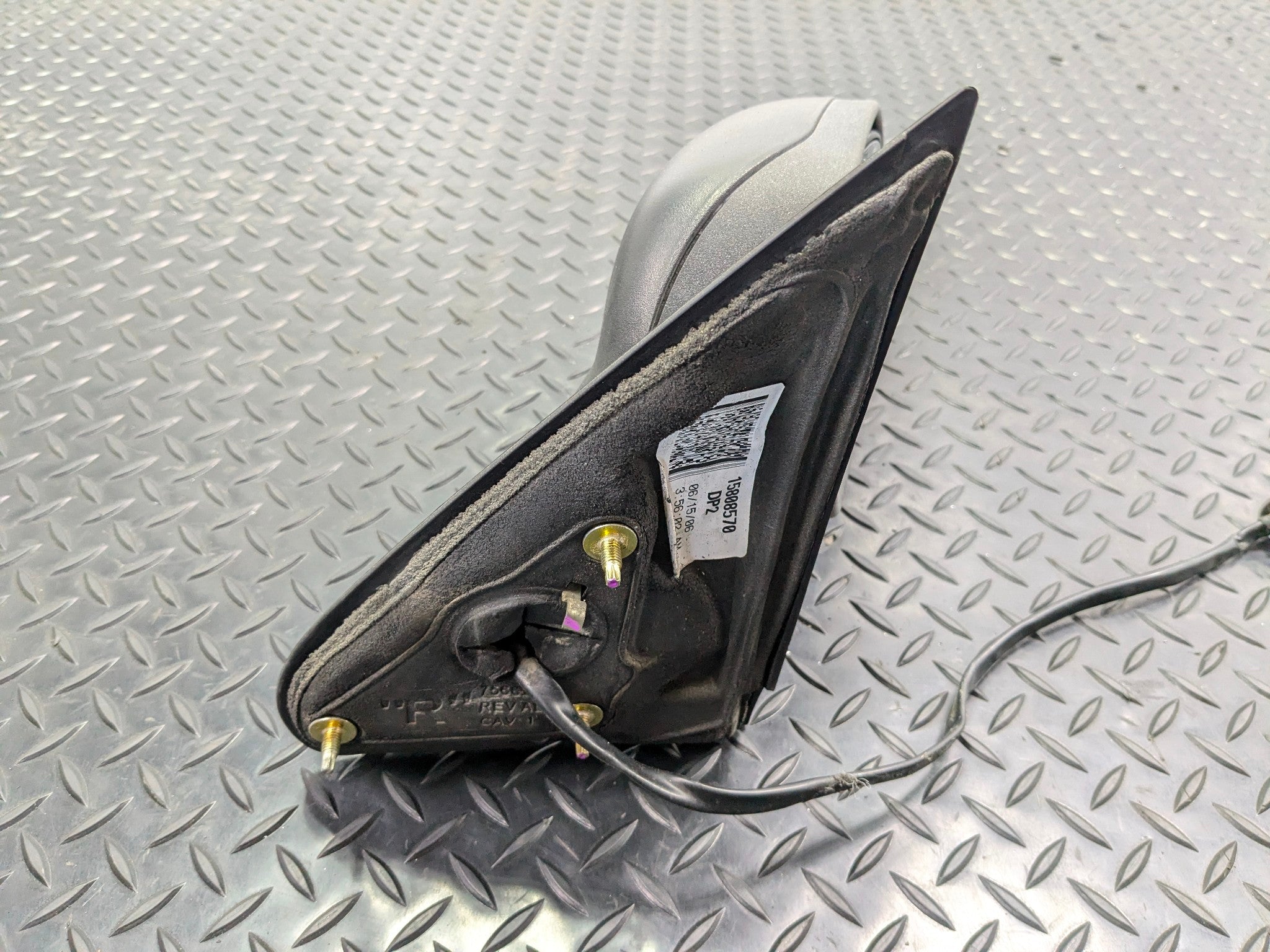05 - 07 OEM CHEVROLET TRAILBLAZER FRONT RIGHT PASSENGER SIDE DOOR VIEW MIRROR