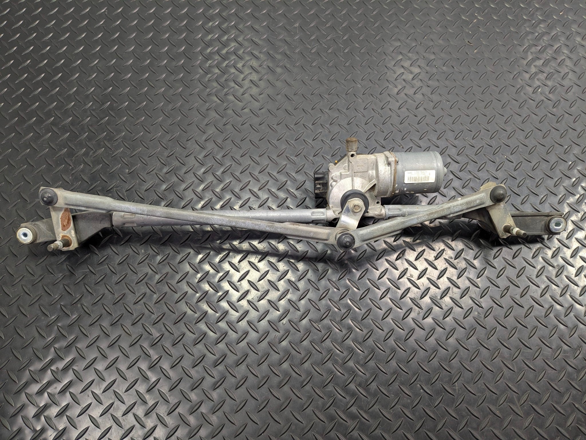 05 - 07 OEM CHEVROLET TRAILBLAZER WINDSHIELD WIPER TRANSMISSION LINKAGE W/ MOTOR