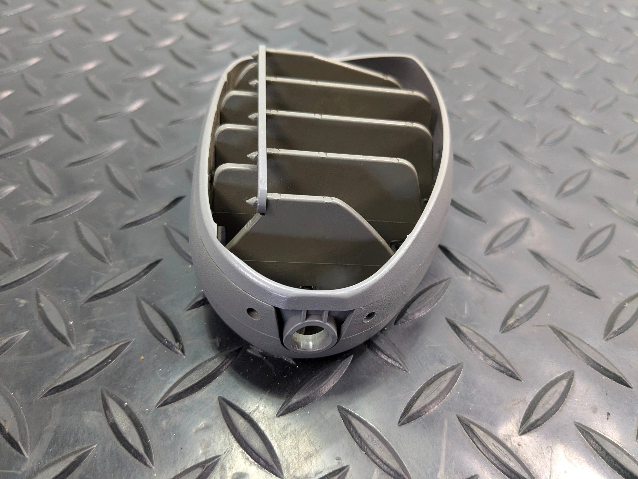 05 - 07 OEM CHEVROLET TRAILBLAZER LEFT DRIVER SIDE DASH AIR VENT FILTER GRILLE
