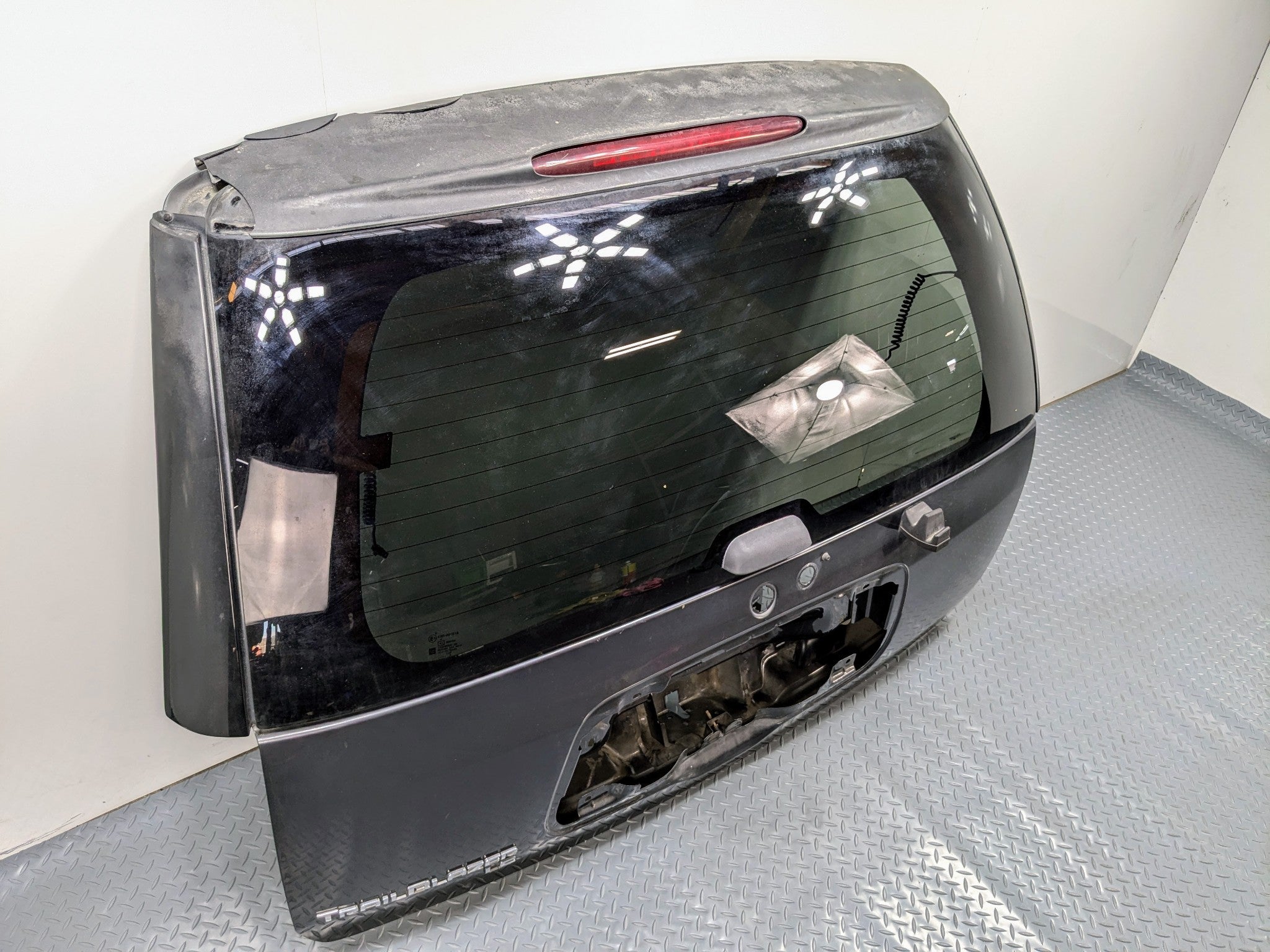 05 - 07 OEM CHEVROLET TRAILBLAZER REAR TRUNK TAILGATE WITH PRIVACY TINT GLASS