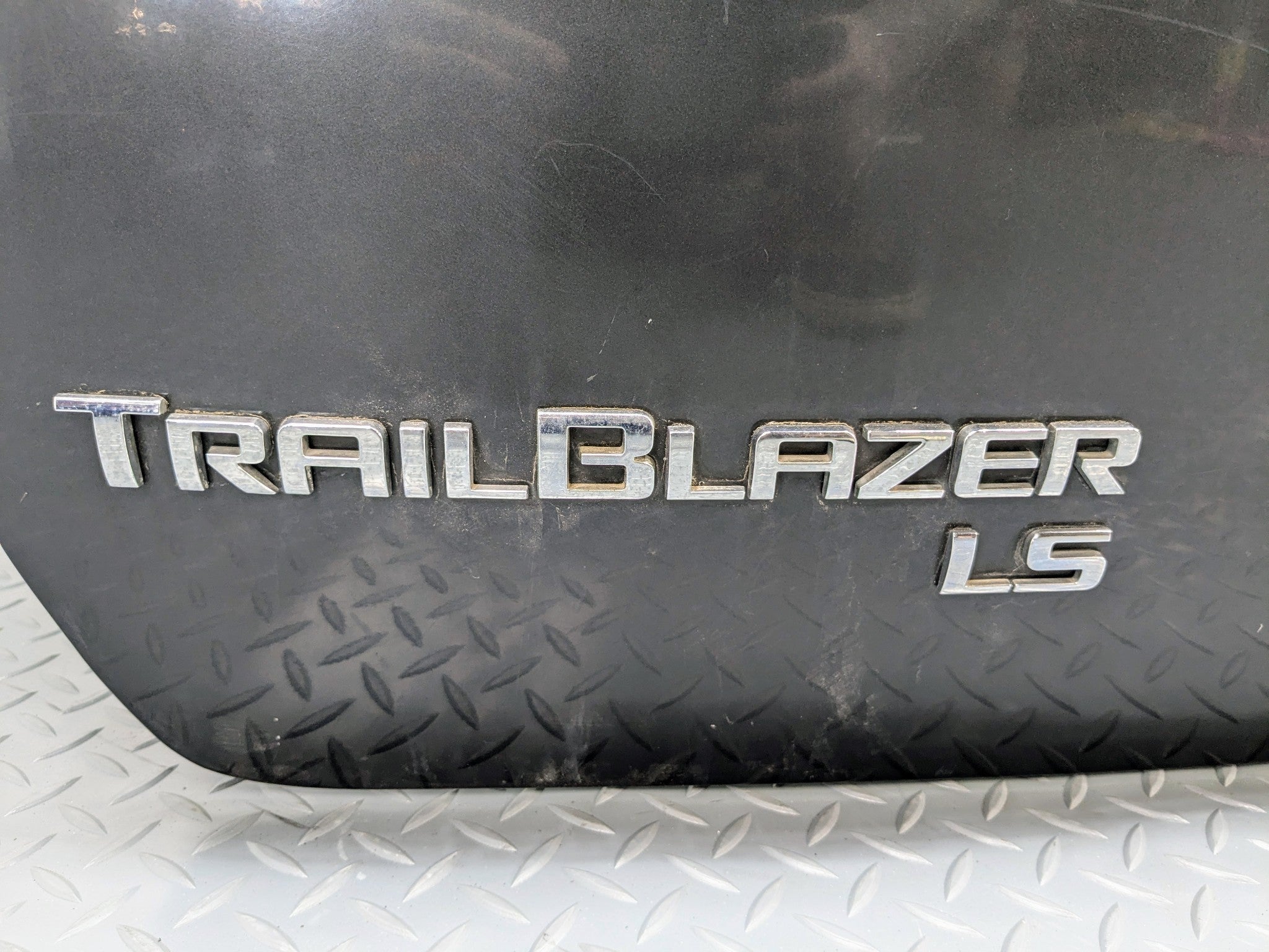 05 - 07 OEM CHEVROLET TRAILBLAZER REAR TRUNK TAILGATE WITH PRIVACY TINT GLASS