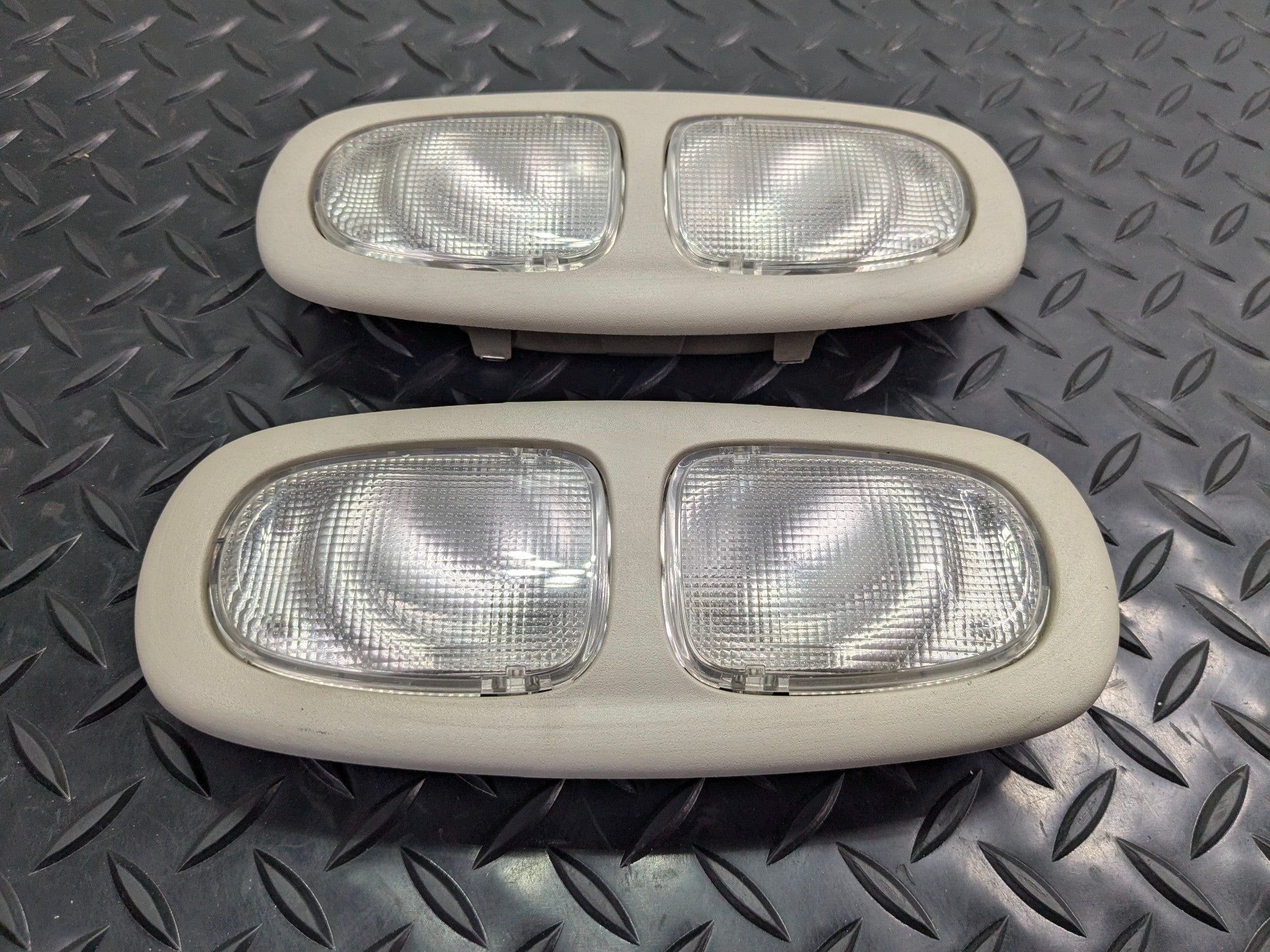 05 - 07 OEM CHEVROLET TRAILBLAZER REAR LEFT AND RIGHT INTERIOR DOME LIGHT LAMP
