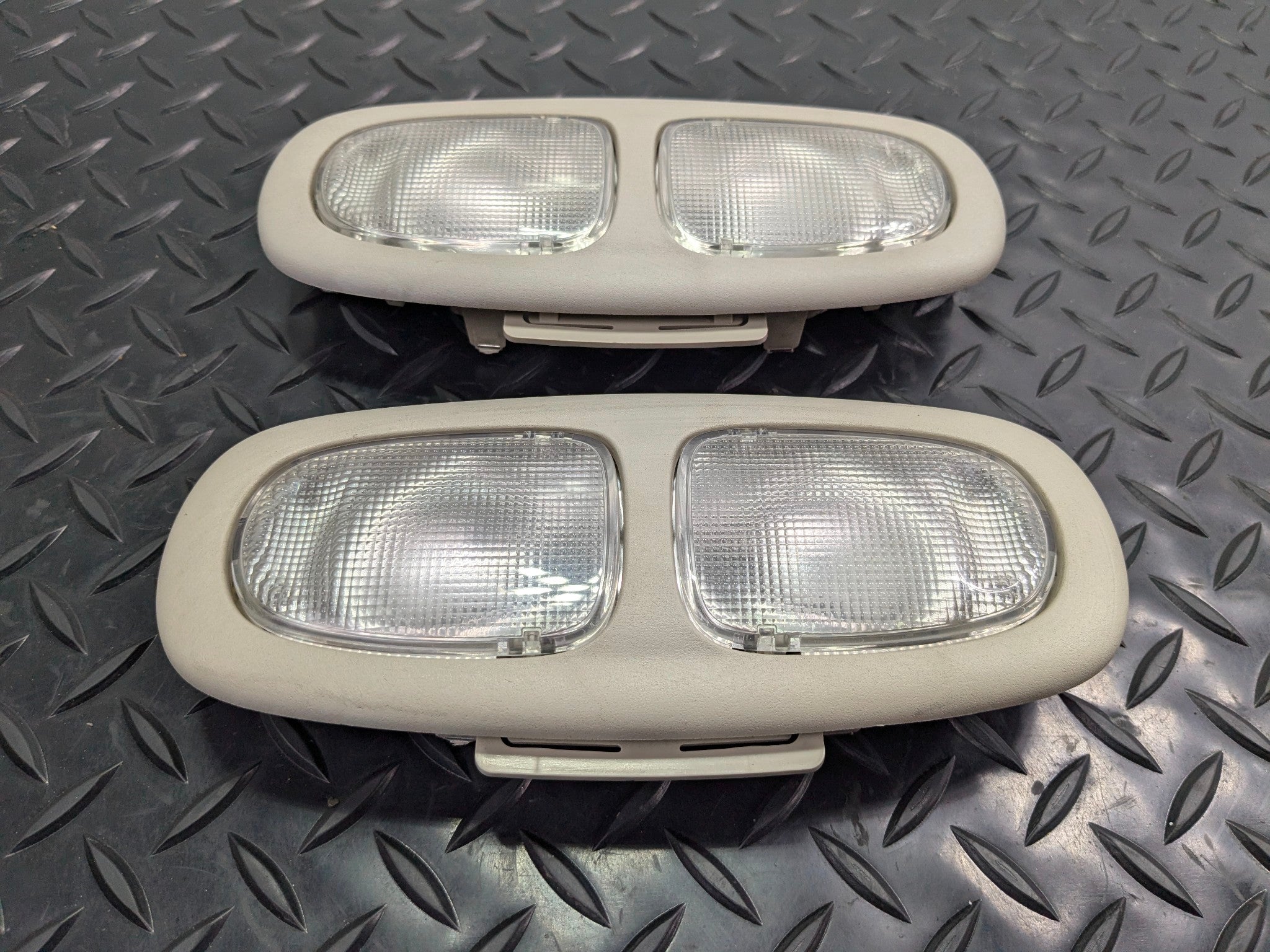 05 - 07 OEM CHEVROLET TRAILBLAZER REAR LEFT AND RIGHT INTERIOR DOME LIGHT LAMP