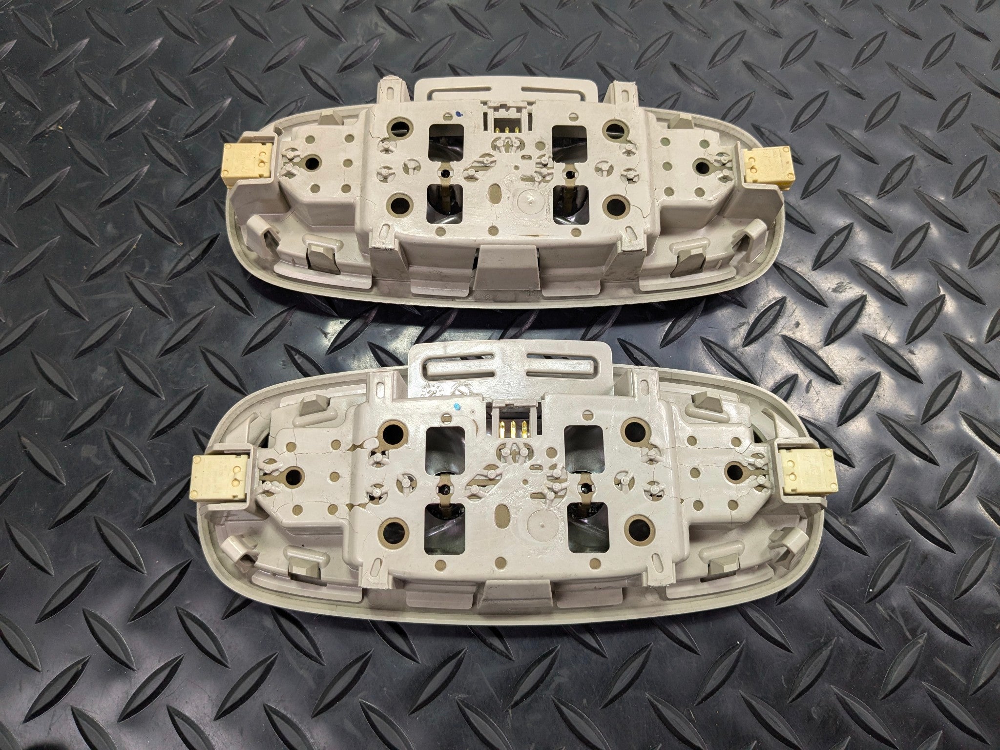 05 - 07 OEM CHEVROLET TRAILBLAZER REAR LEFT AND RIGHT INTERIOR DOME LIGHT LAMP