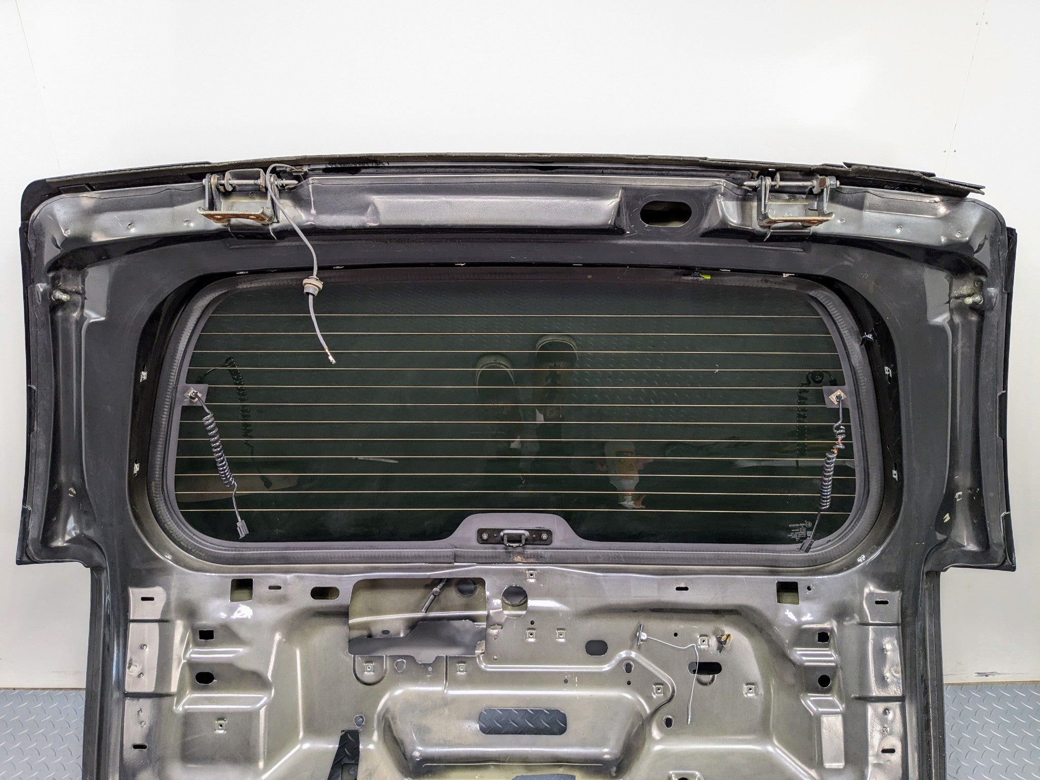 05 - 07 OEM CHEVROLET TRAILBLAZER REAR TRUNK TAILGATE WITH PRIVACY TINT GLASS