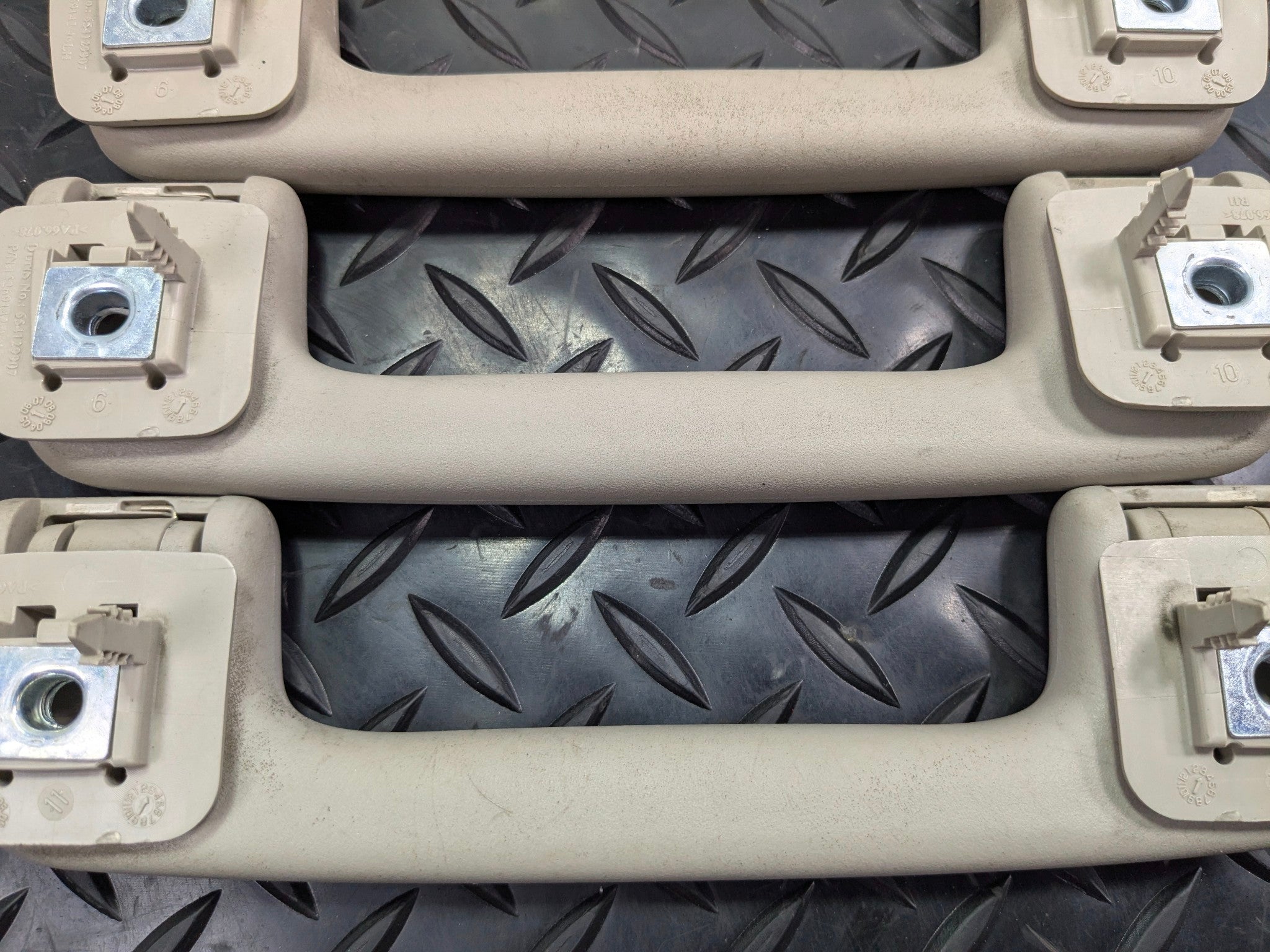 05 - 07 OEM CHEVROLET TRAILBLAZER FRONT AND REAR INTERIOR UPPER GRAB GRIP SET