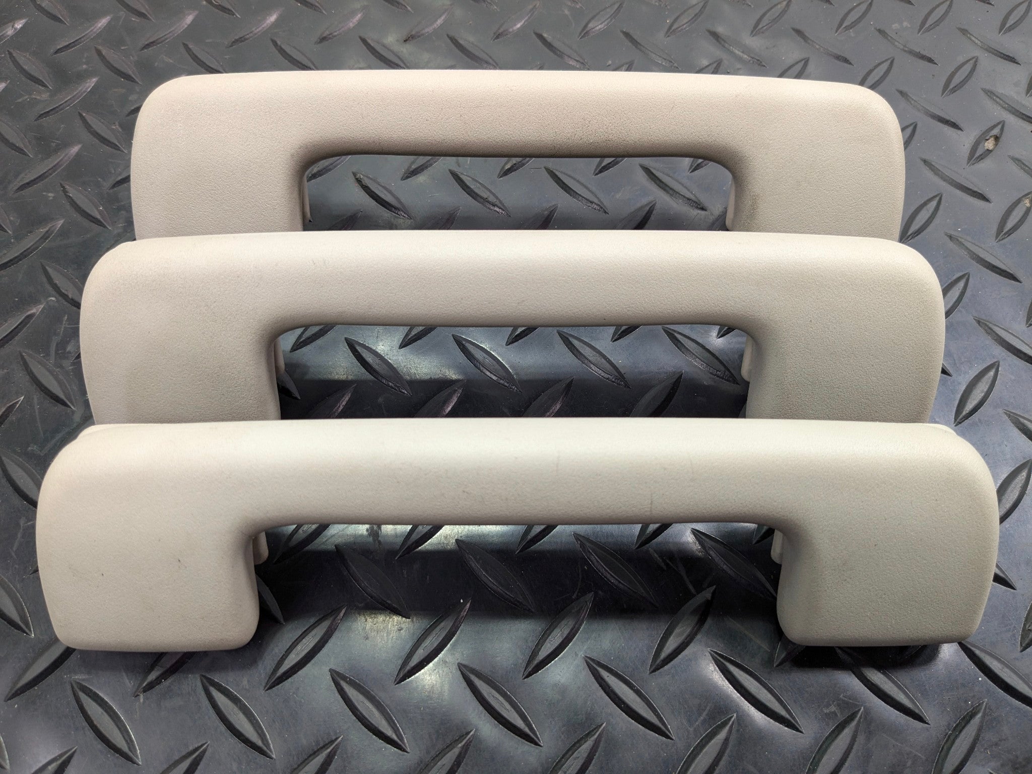 05 - 07 OEM CHEVROLET TRAILBLAZER FRONT AND REAR INTERIOR UPPER GRAB GRIP SET