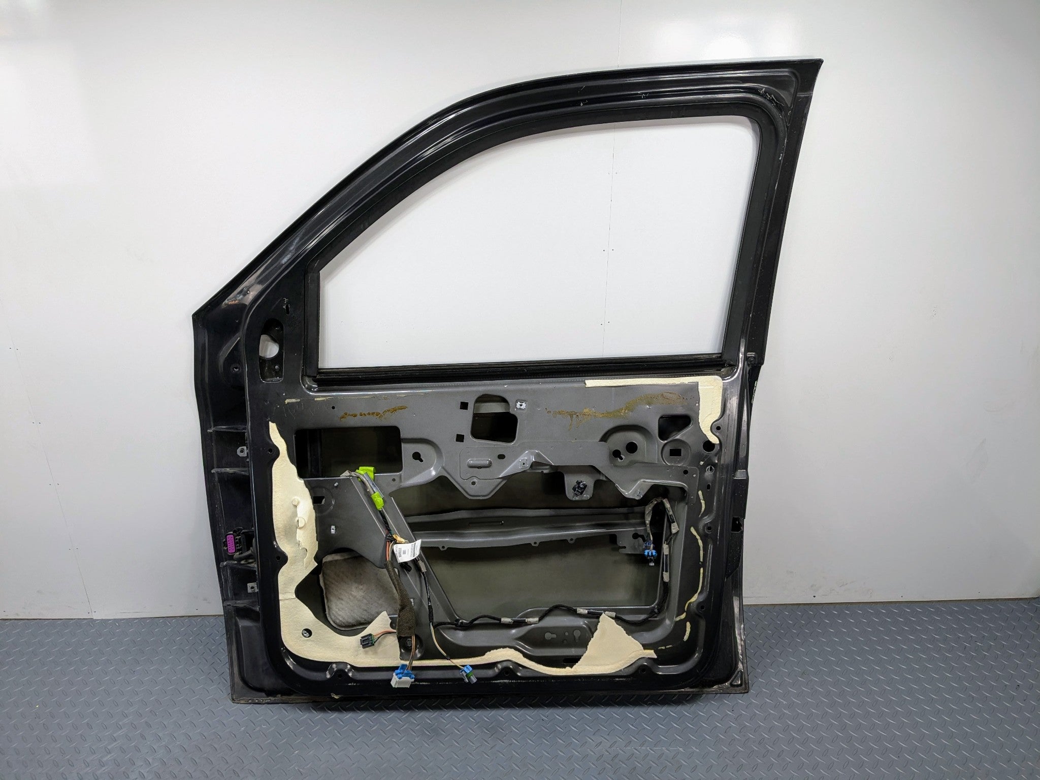 05 - 07 OEM CHEVROLET TRAILBLAZER FRONT RIGHT PASSENGER SIDE DOOR SHELL PANEL