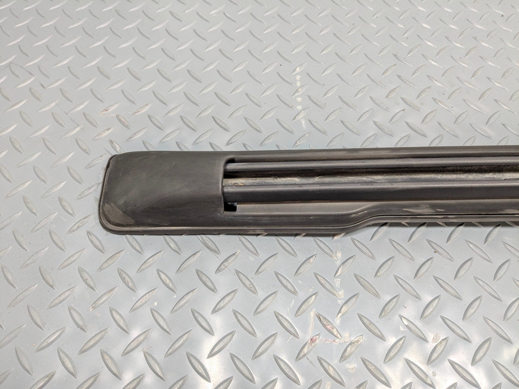 05 - 07 OEM CHEVROLET TRAILBLAZER LEFT RIGHT ROOF LUGGAGE CROSS BAR RAIL RACK