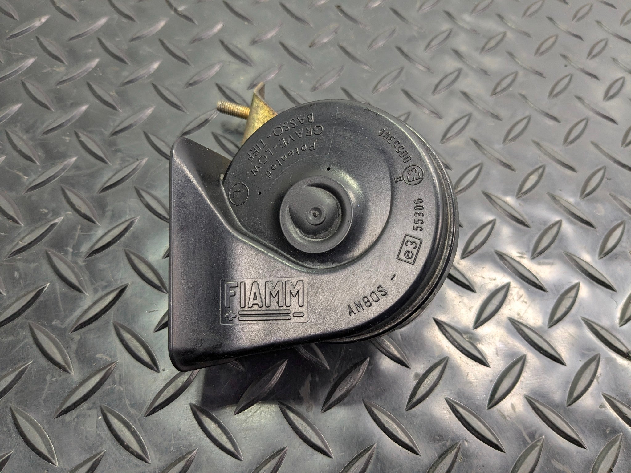 1999 - 2004 OEM BMW 325I FRONT LOW TONE PITCH HORN SIGNAL WITH BRACKET