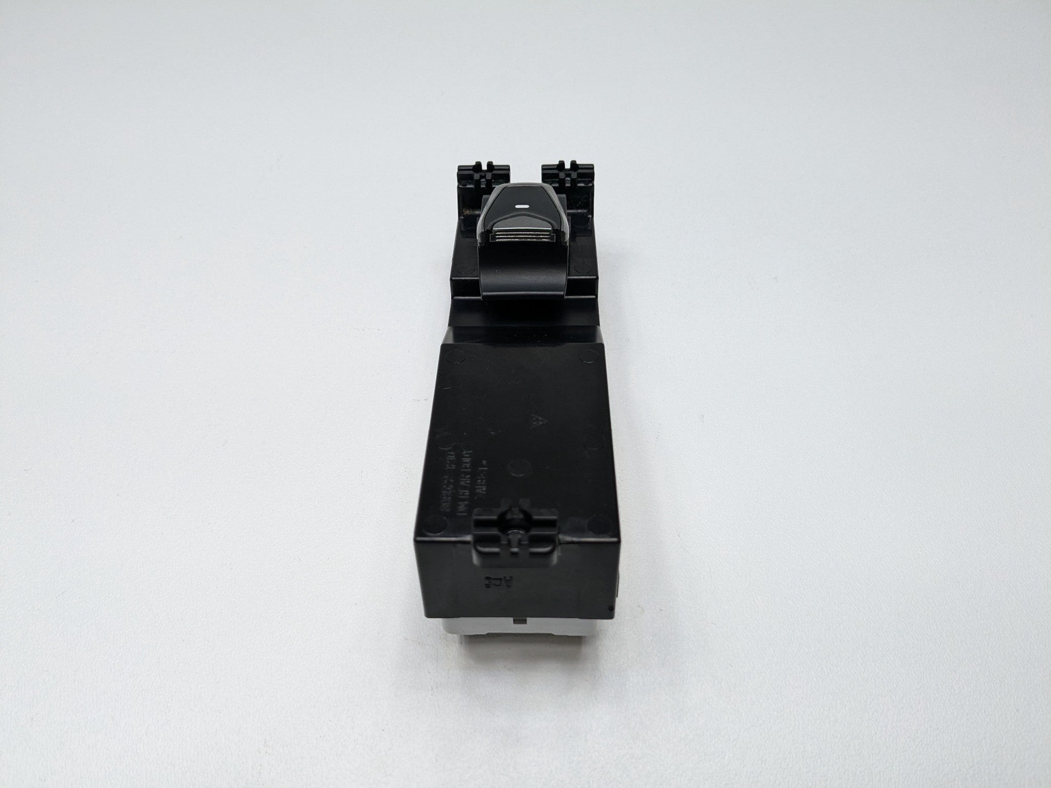 13 - 19 OEM HYUNDAI SANTA FE REAR LEFT DRIVER DOOR POWER WINDOW SWITCH