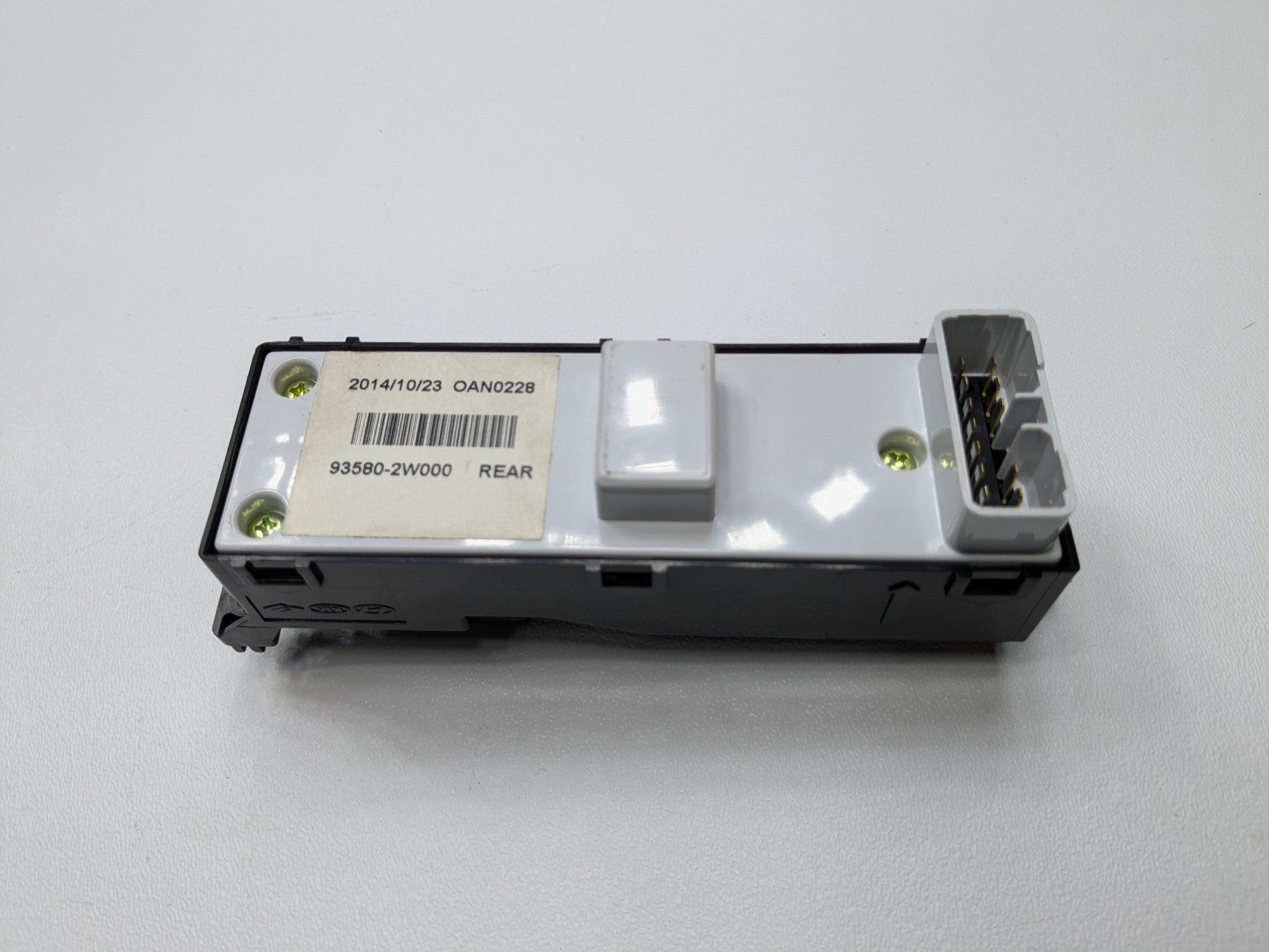 13 - 19 OEM HYUNDAI SANTA FE REAR LEFT DRIVER DOOR POWER WINDOW SWITCH