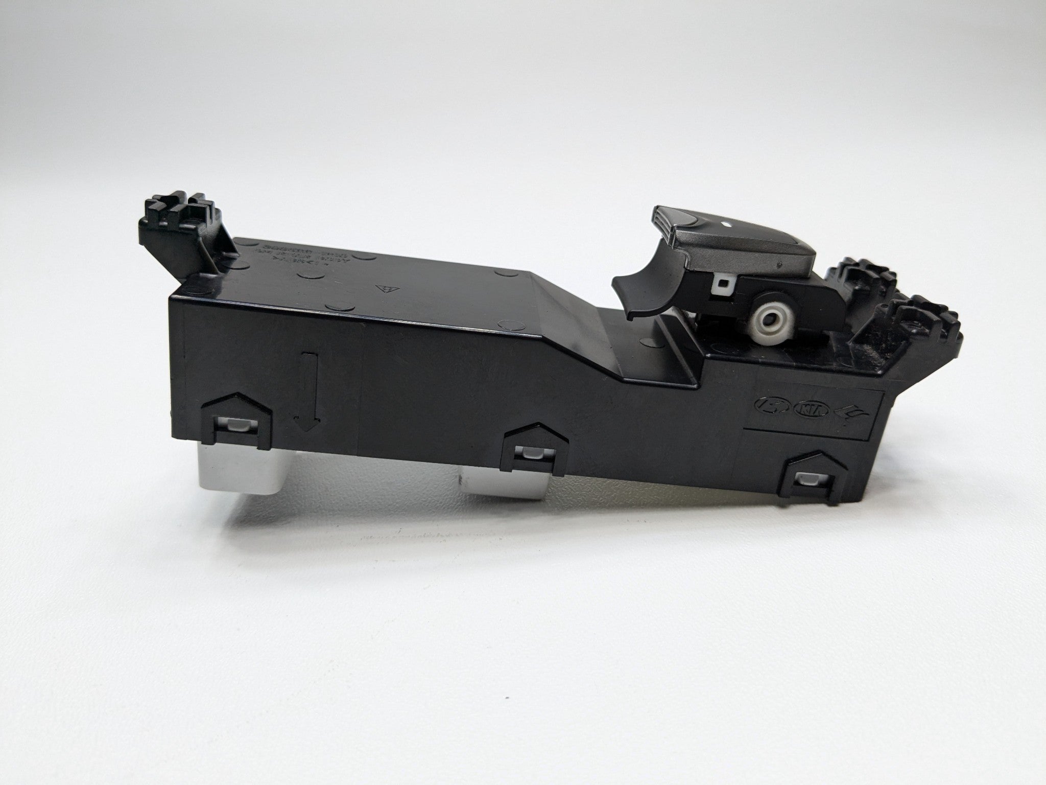 13 - 19 OEM HYUNDAI SANTA FE REAR RIGHT PASSENGER DOOR POWER WINDOW SWITCH
