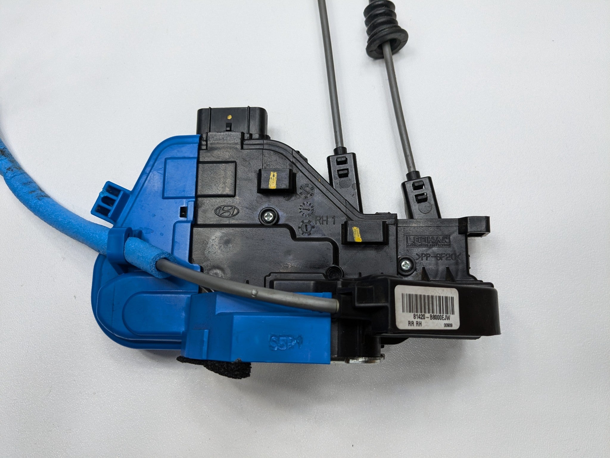 13 - 19 OEM HYUNDAI SANTA FE REAR RIGHT PASSENGER SIDE DOOR LATCH LOCK ACTUATOR