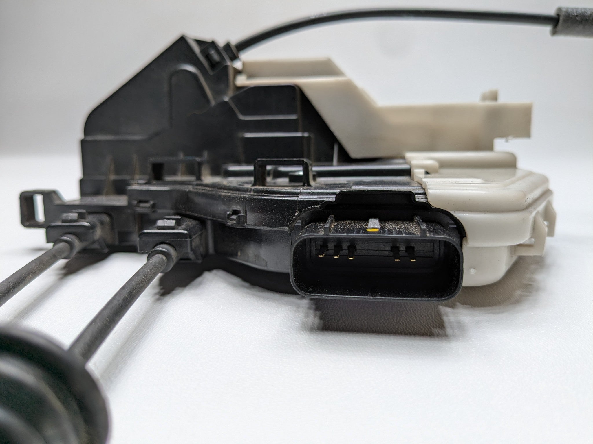 13 - 19 OEM HYUNDAI SANTA FE FRONT RIGHT PASSENGER SIDE DOOR LATCH LOCK ACTUATOR