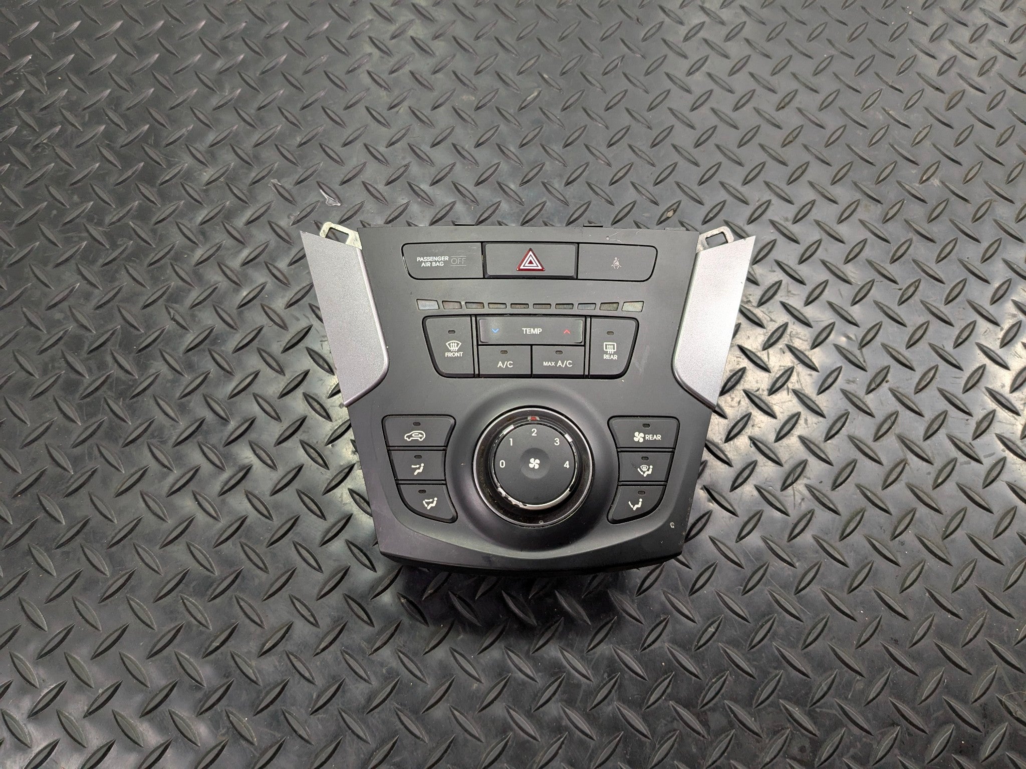 13 - 19 OEM HYUNDAI SANTA FE FRONT AC HEATER TEMPERATURE CLIMATE CONTROL SWITCH