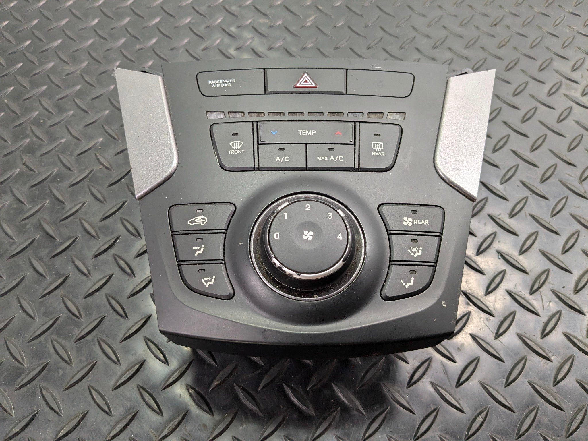 13 - 19 OEM HYUNDAI SANTA FE FRONT AC HEATER TEMPERATURE CLIMATE CONTROL SWITCH
