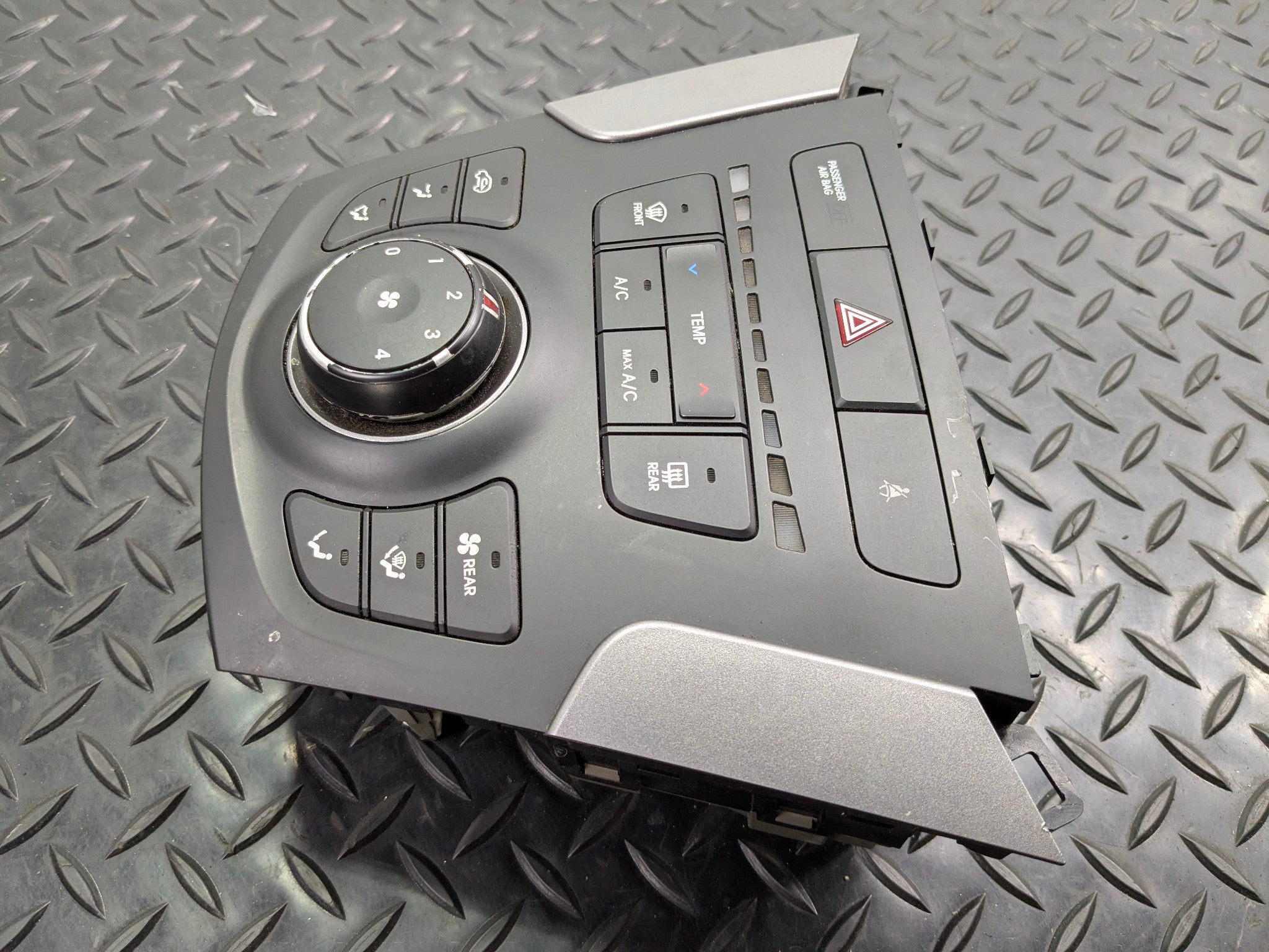 13 - 19 OEM HYUNDAI SANTA FE FRONT AC HEATER TEMPERATURE CLIMATE CONTROL SWITCH