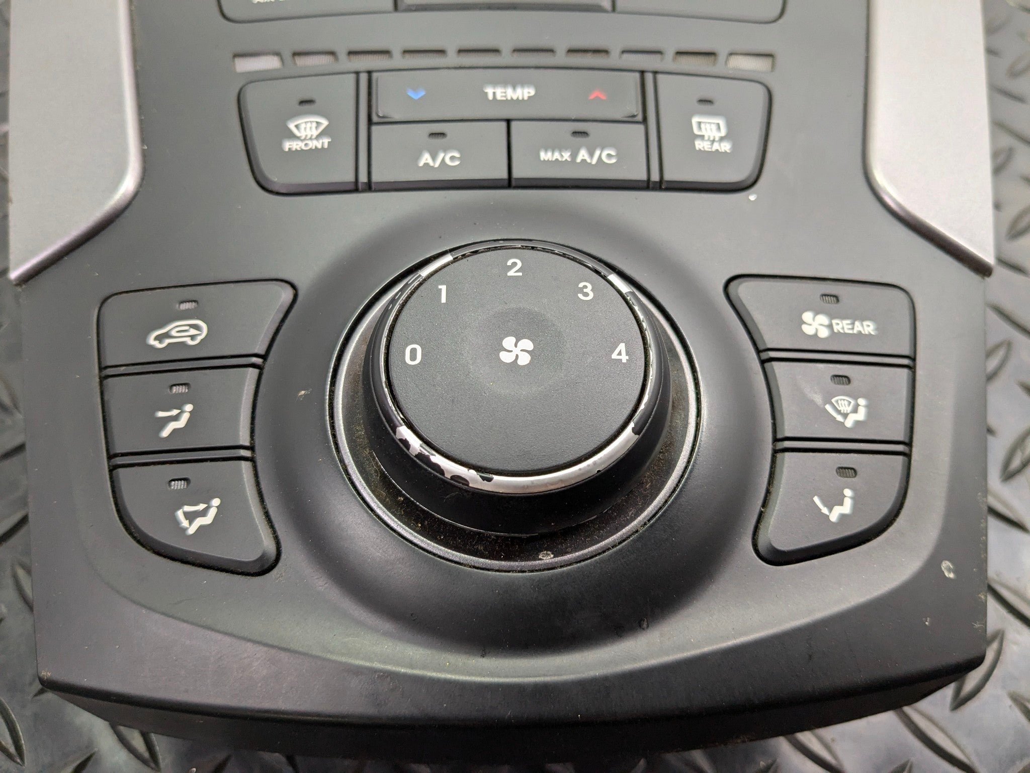 13 - 19 OEM HYUNDAI SANTA FE FRONT AC HEATER TEMPERATURE CLIMATE CONTROL SWITCH