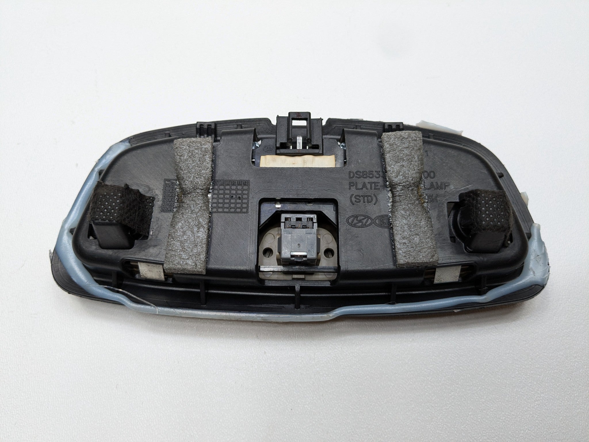 13 - 19 OEM HYUNDAI SANTA FE REAR INTERIOR OVERHEAD CONSOLE DOME LIGHT ASSEMBLY