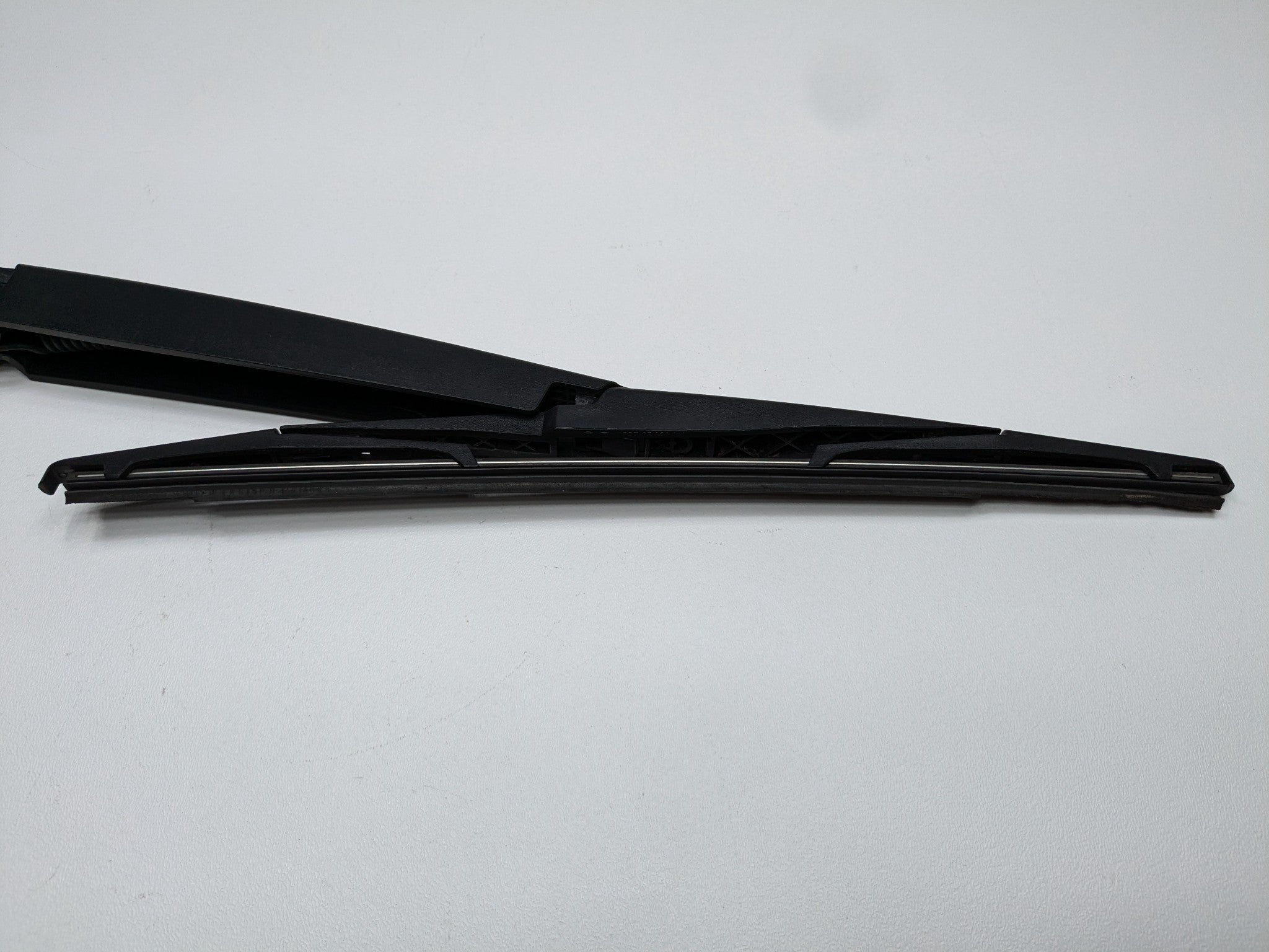 13 - 19 OEM HYUNDAI SANTA FE REAR WINDSHIELD WASHER WIPER ARM AND BLADE