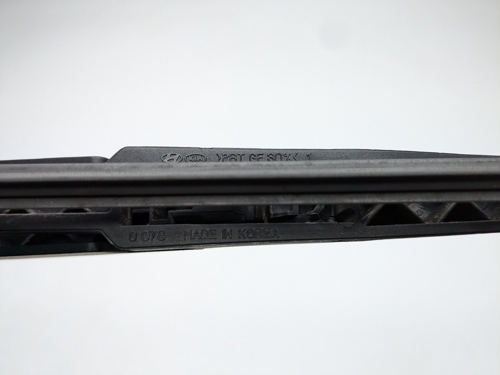13 - 19 OEM HYUNDAI SANTA FE REAR WINDSHIELD WASHER WIPER ARM AND BLADE