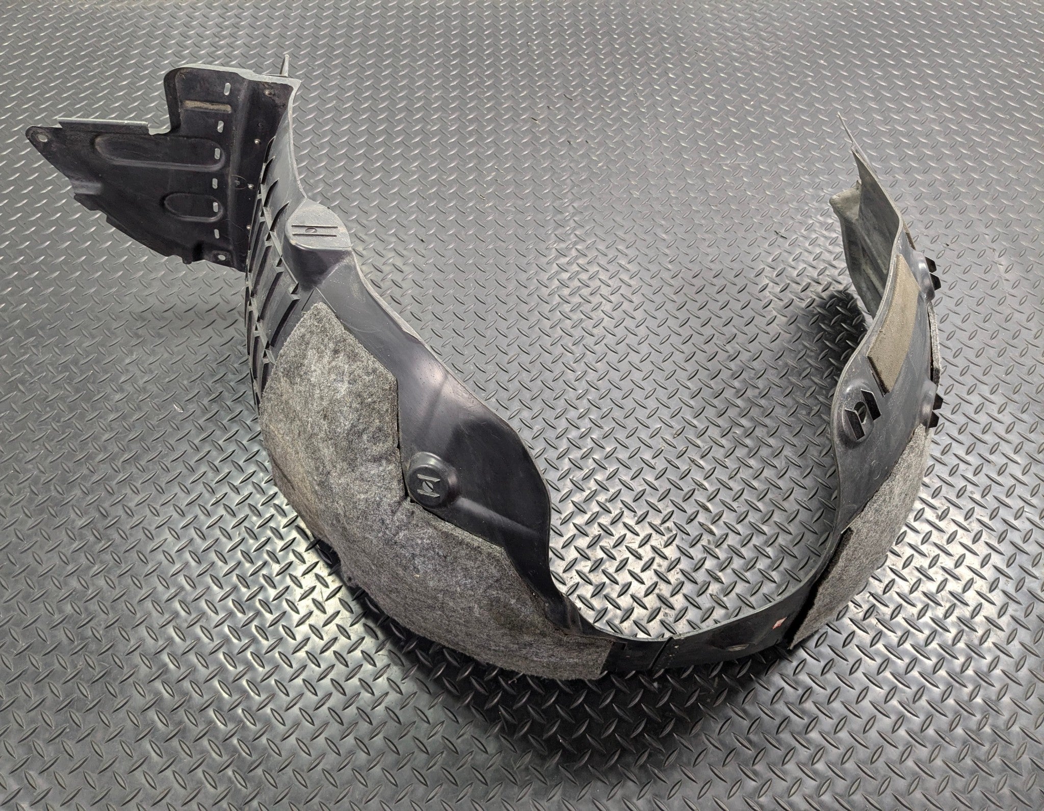 13 - 19 OEM HYUNDAI SANTA FE FRONT LEFT SIDE INNER SPLASH SHIELD FENDER LINER