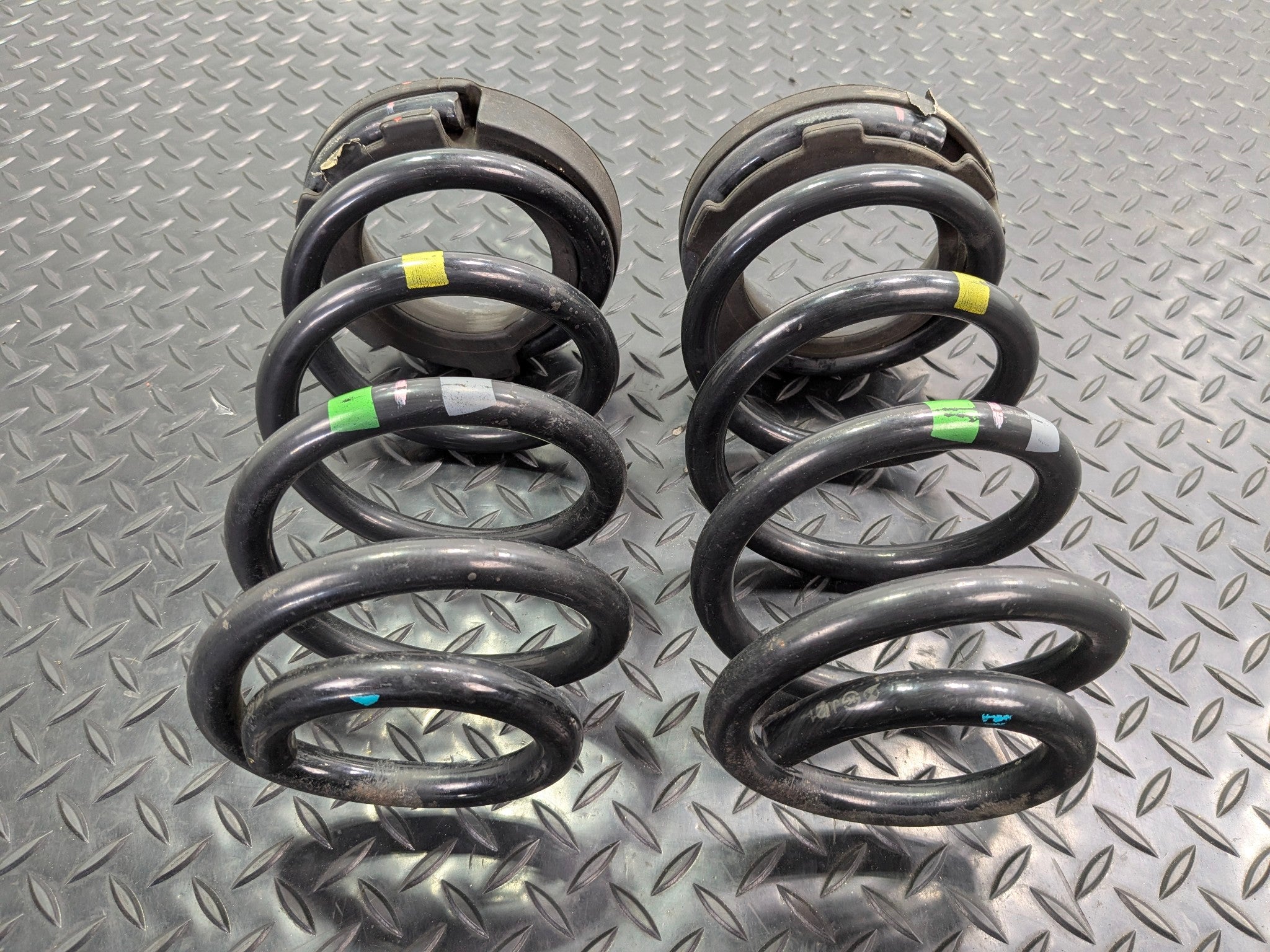 2013 - 2019 OEM HYUNDAI SANTA FE REAR LEFT AND RIGHT SUSPENSION COIL SPRING SET