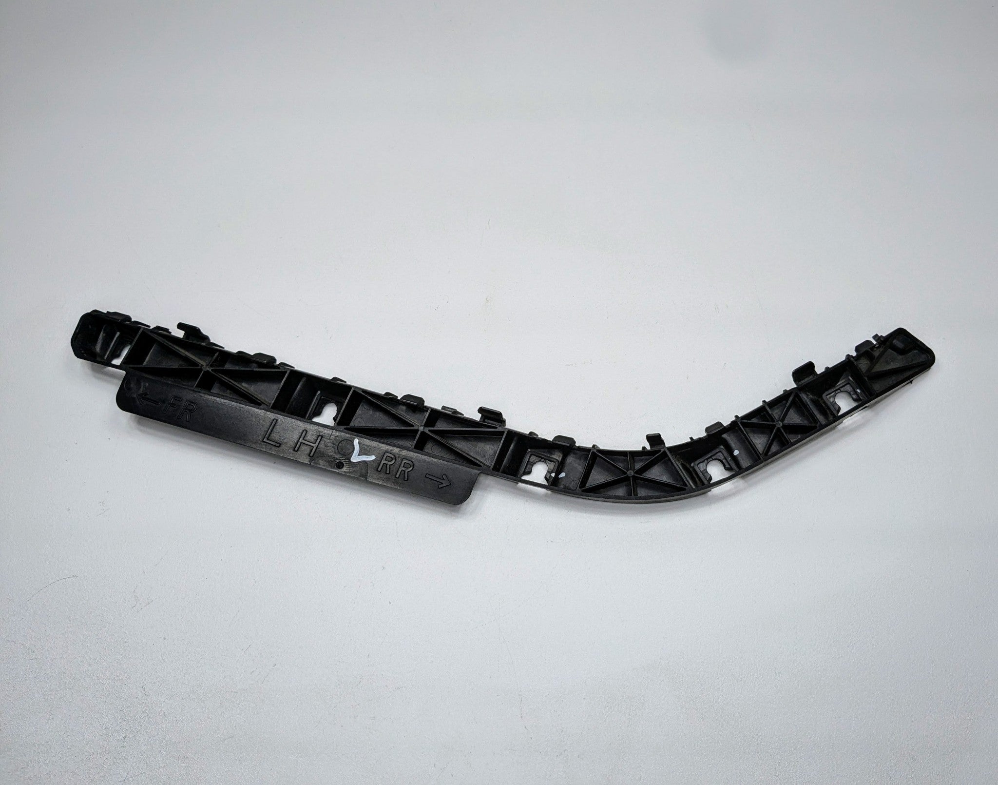 13 - 19 OEM HYUNDAI SANTA FE REAR BUMPER LEFT SIDE UPPER MOUNT SUPPORT BRACKET