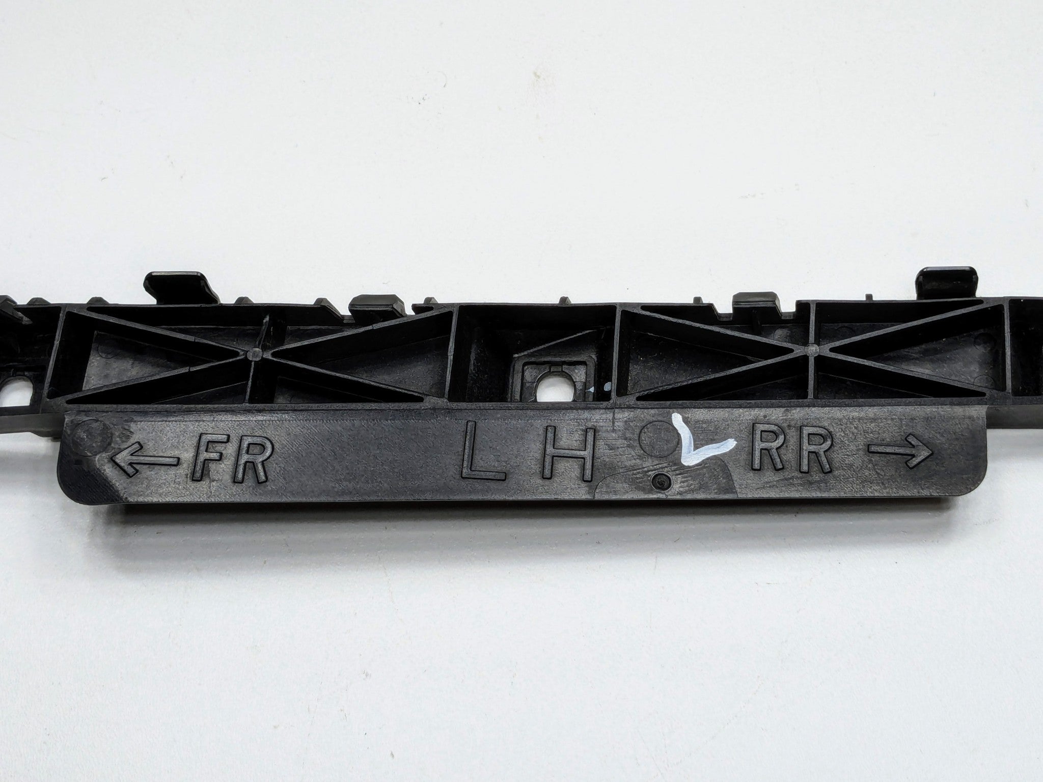 13 - 19 OEM HYUNDAI SANTA FE REAR BUMPER LEFT SIDE UPPER MOUNT SUPPORT BRACKET