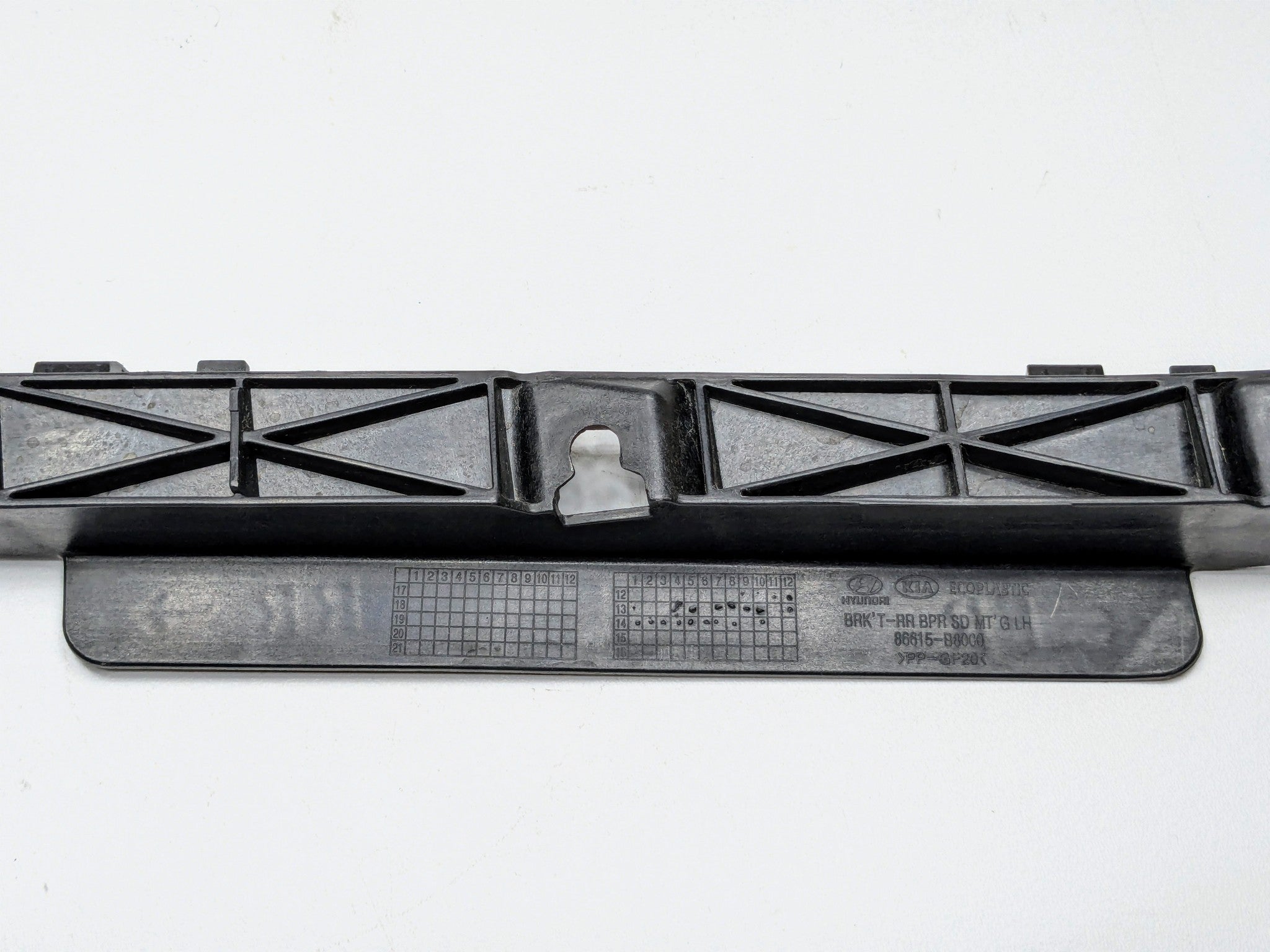 13 - 19 OEM HYUNDAI SANTA FE REAR BUMPER LEFT SIDE UPPER MOUNT SUPPORT BRACKET