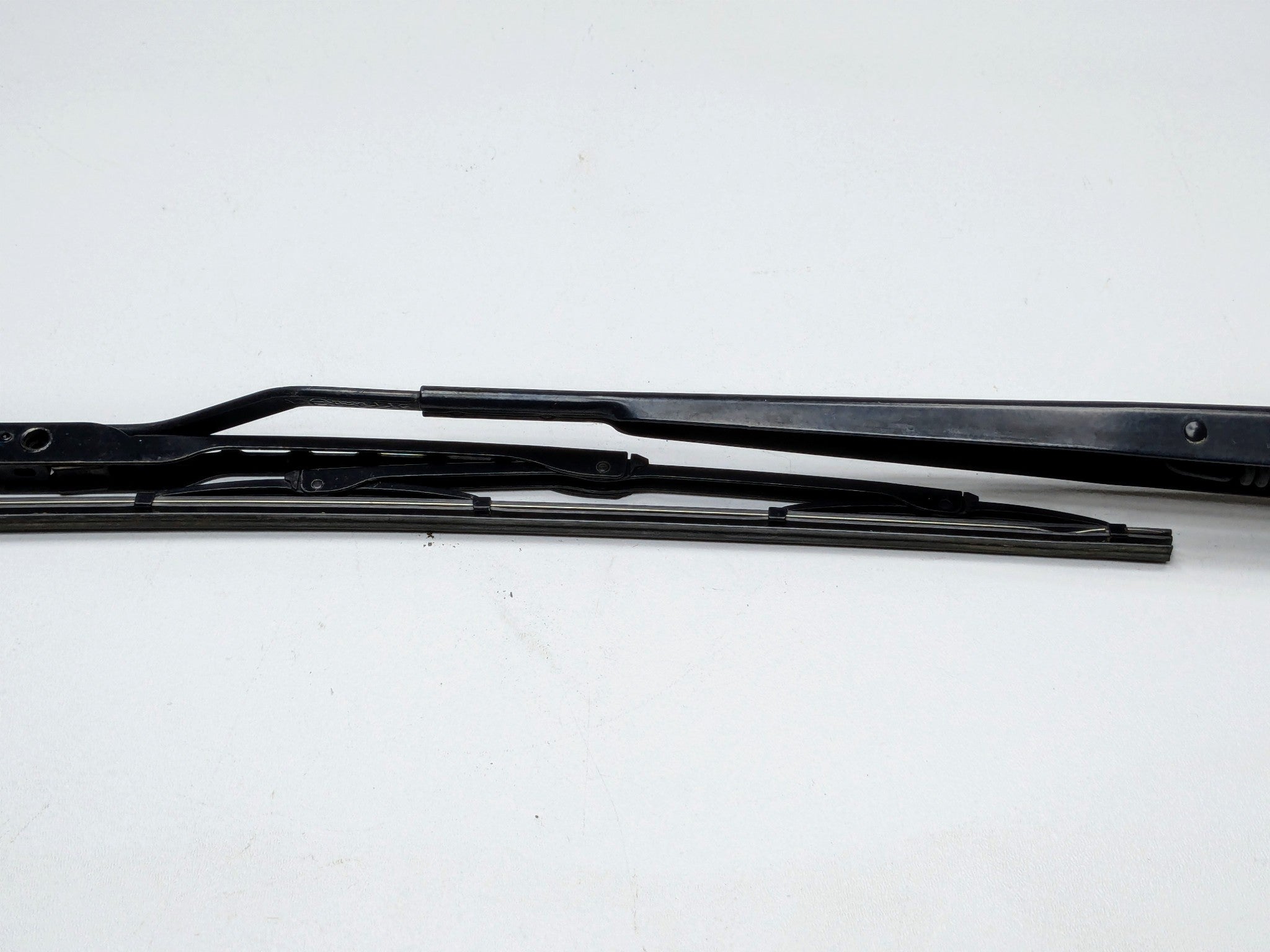 13 - 19 OEM HYUNDAI SANTA FE FRONT LEFT WINDSHIELD WASHER WIPER ARM AND BLADE