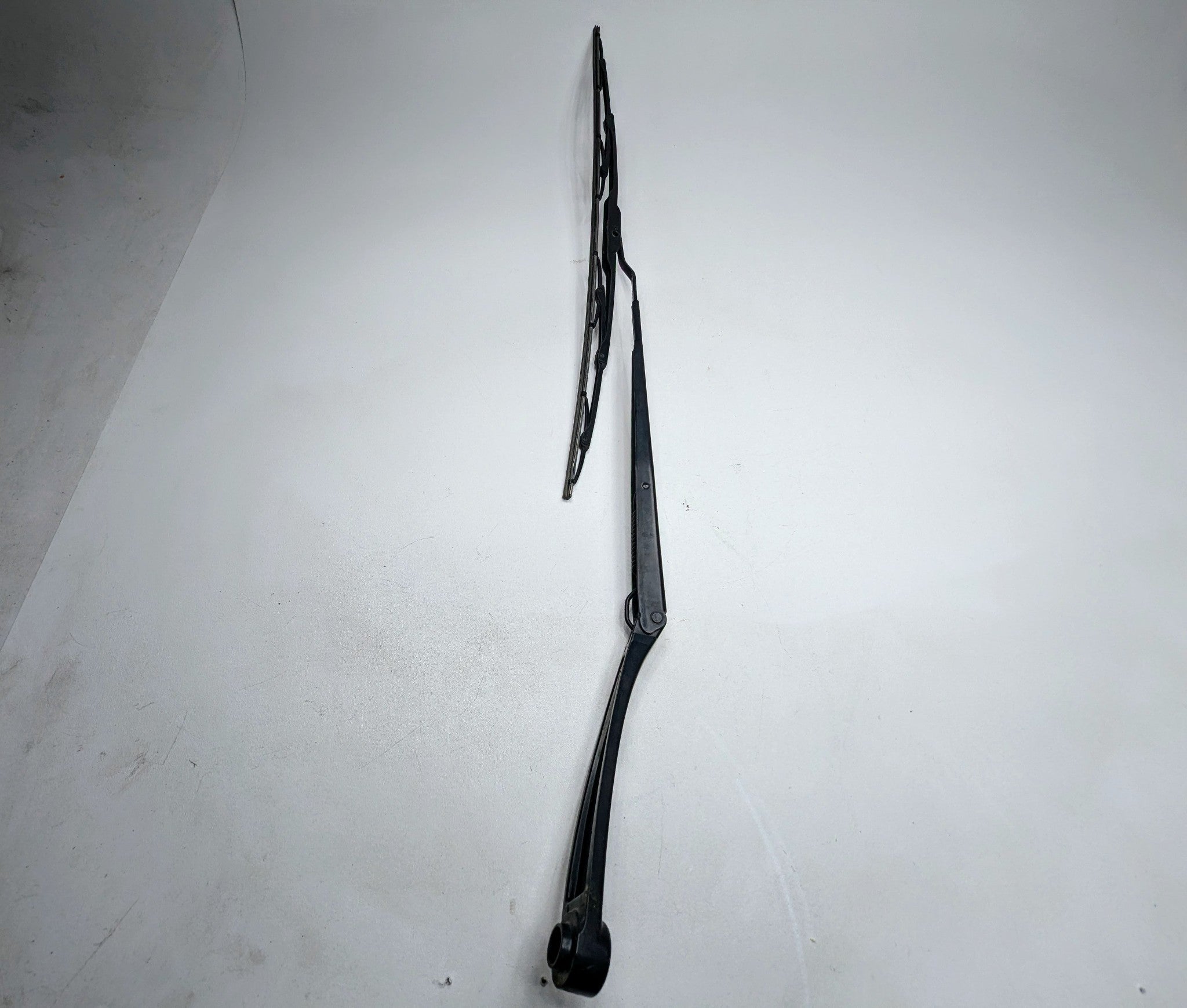 13 - 19 OEM HYUNDAI SANTA FE FRONT LEFT WINDSHIELD WASHER WIPER ARM AND BLADE