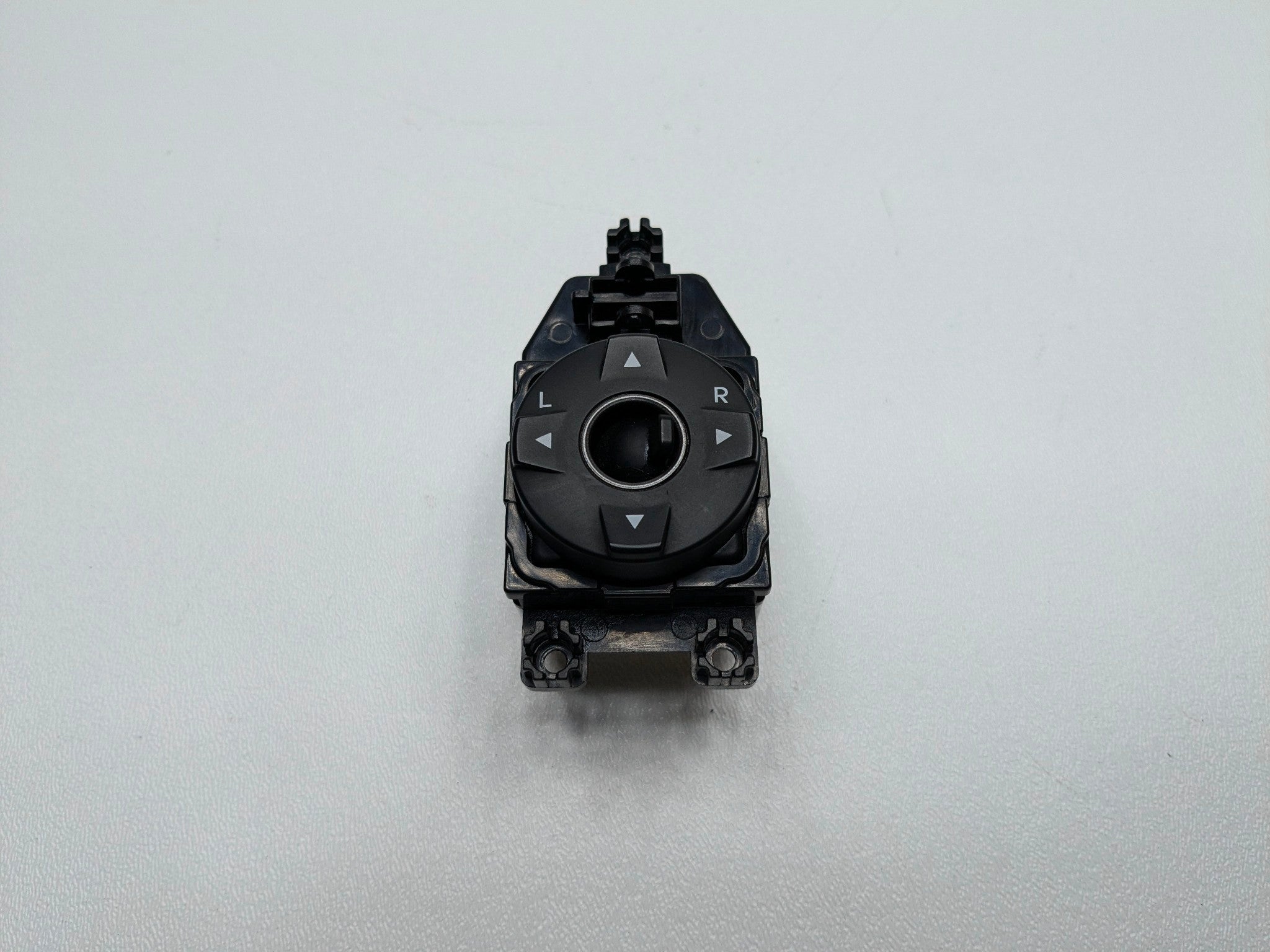 13 - 19 OEM HYUNDAI SANTA FE FRONT LEFT DOOR REARVIEW MIRROR ADJUSTMENT SWITCH