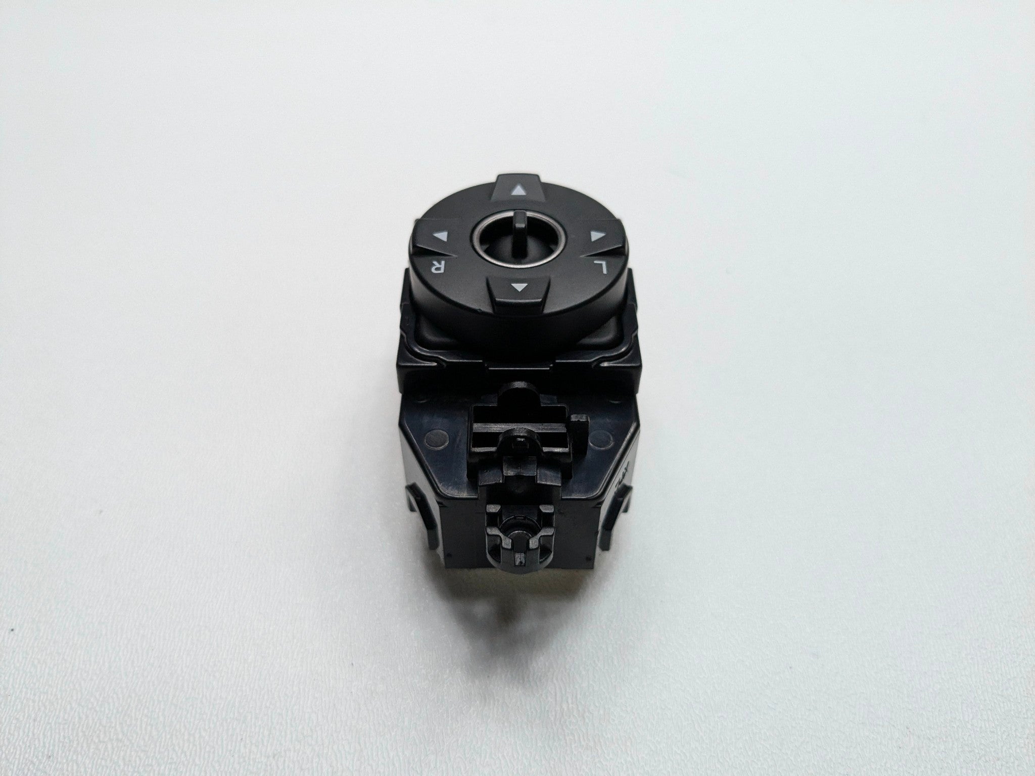 13 - 19 OEM HYUNDAI SANTA FE FRONT LEFT DOOR REARVIEW MIRROR ADJUSTMENT SWITCH
