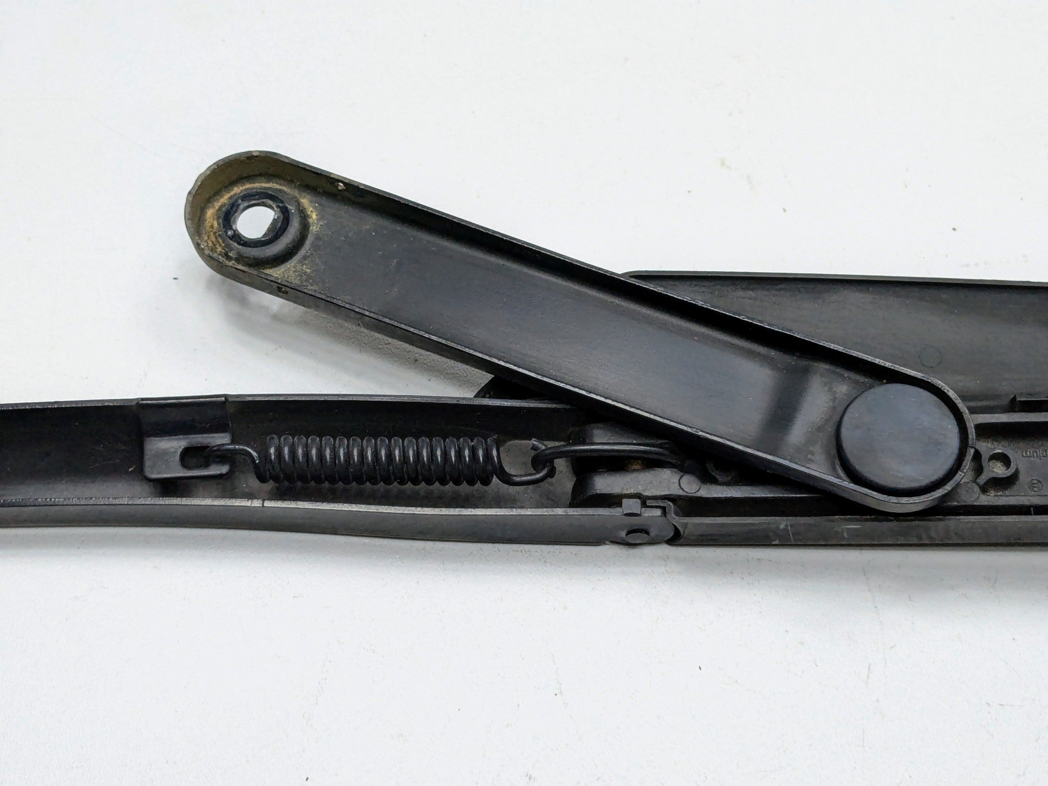 2004 - 2006 OEM PORSCHE CAYENNE V6 FRONT LEFT SIDE WINDSHIELD WIPER ARM