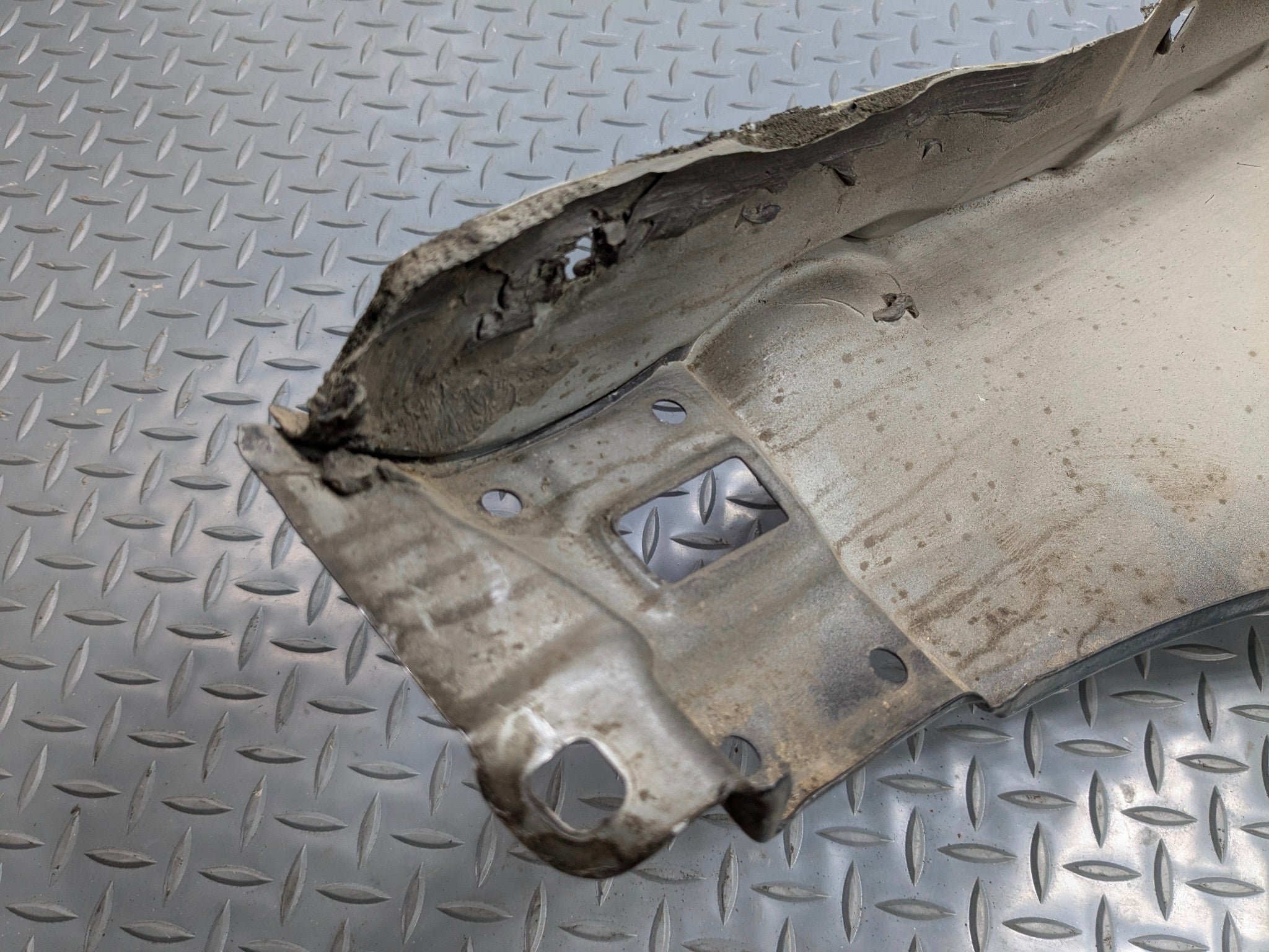 2004 - 2006 OEM PORSCHE CAYENNE V6 FRONT LEFT DRIVER SIDE FENDER COVER PANEL