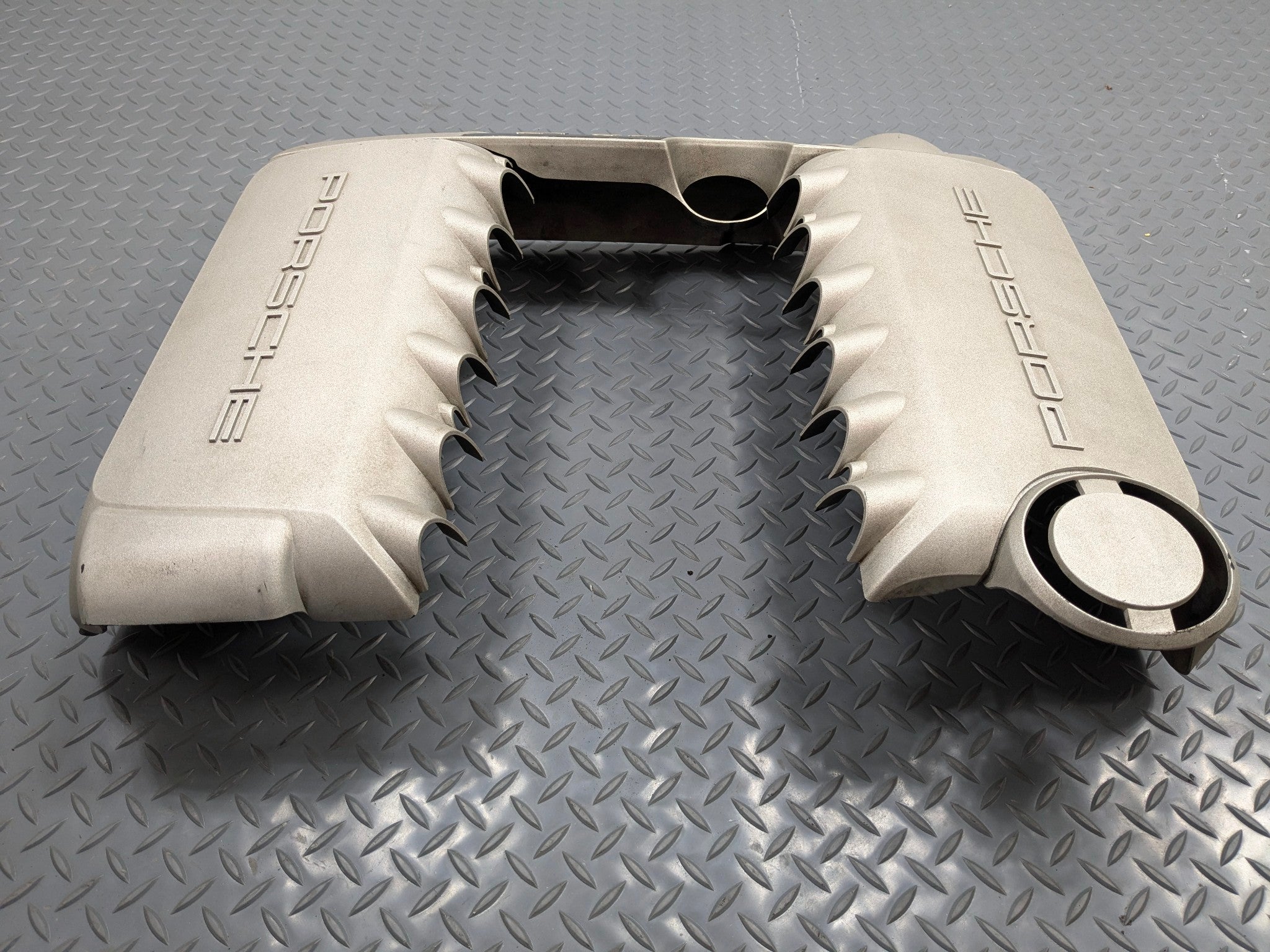 2004 - 2006 OEM PORSCHE CAYENNE V6 3.2L UPPER ENGINE MOTOR LID COVER TRIM