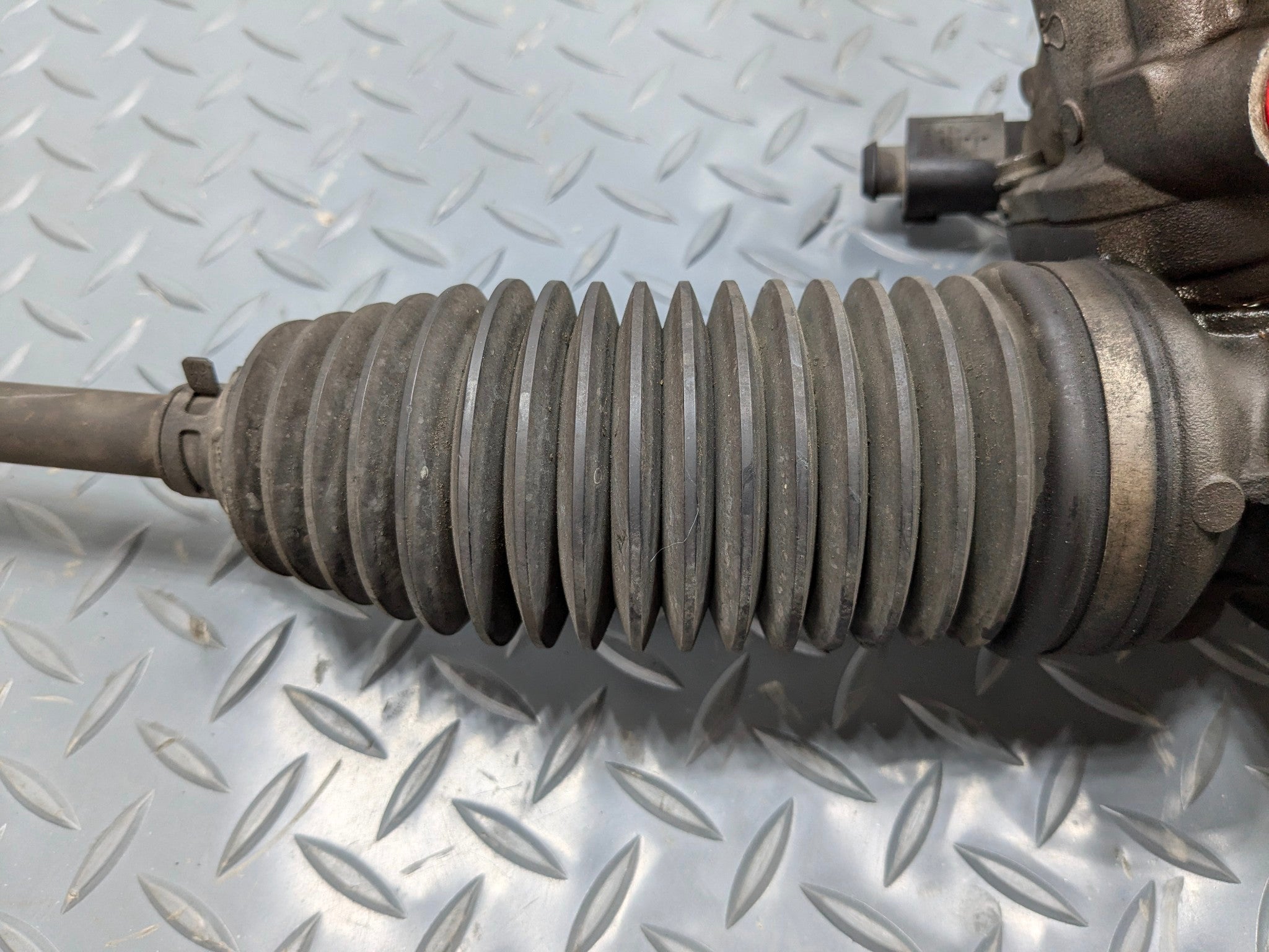 2004 - 2006 OEM PORSCHE CAYENNE V6 POWER STEERING GEAR RACK AND PINION ASSEMBLY