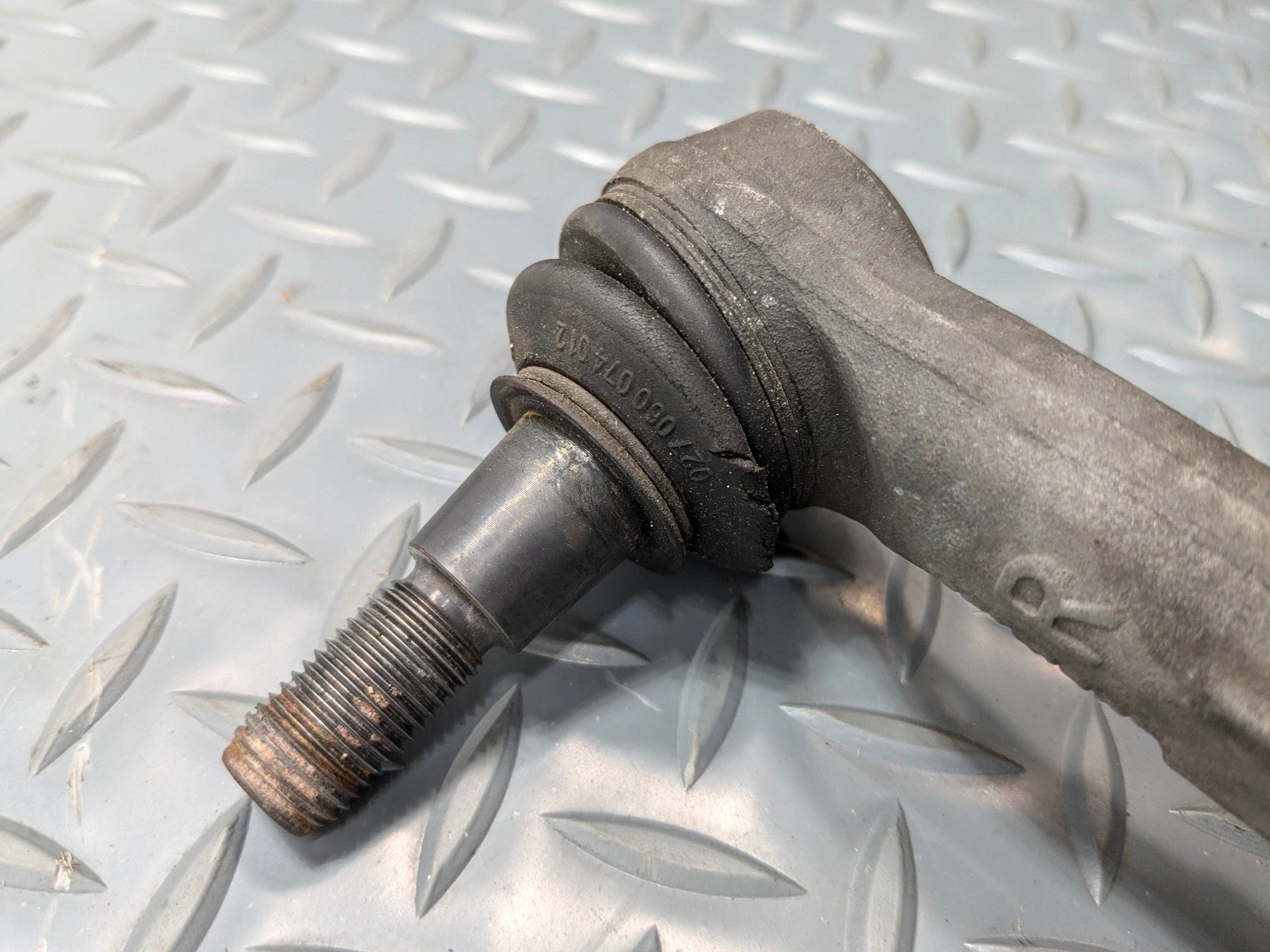 2004 - 2006 OEM PORSCHE CAYENNE V6 POWER STEERING GEAR RACK AND PINION ASSEMBLY