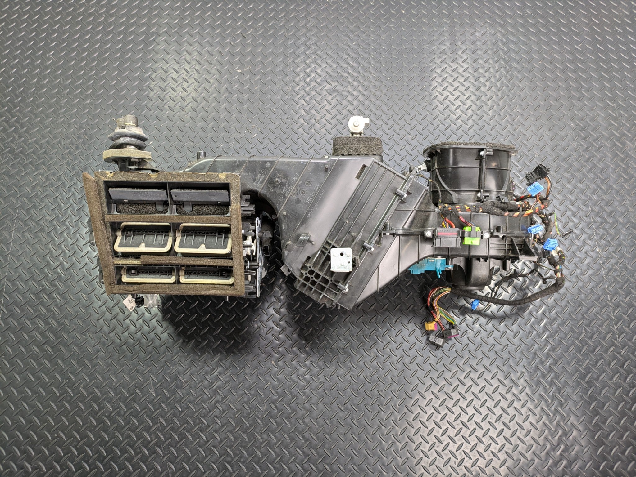 2004 - 2006 OEM PORSCHE CAYENNE V6 AC CLIMATE HEATER BLOWER HOUSING BOX ASSEMBLY