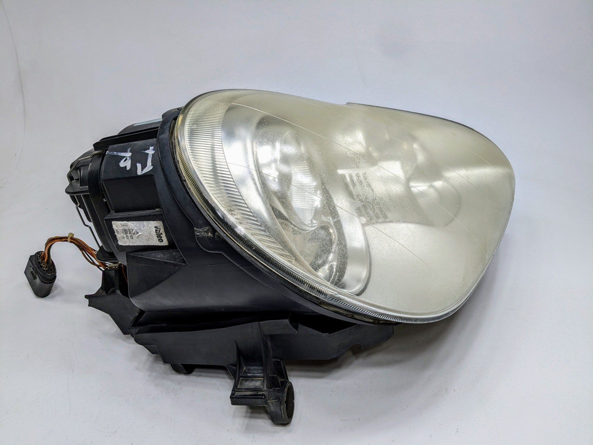 04 - 06 OEM PORSCHE CAYENNE V6 FRONT RIGHT PASSENGER SIDE HEADLAMP ASSEMBLY