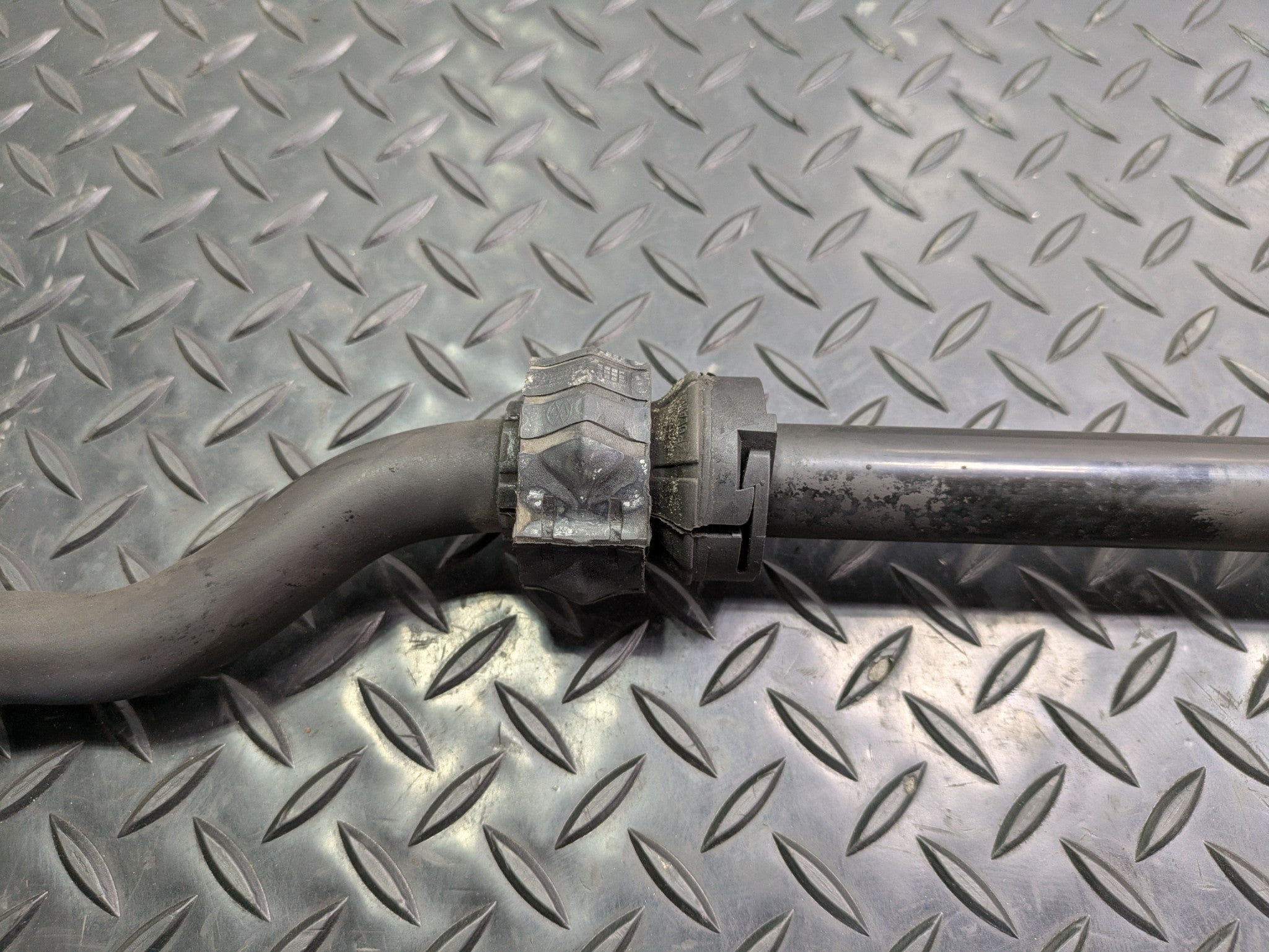 2004 - 2006 OEM PORSCHE CAYENNE V6 REAR SWAY STABILIZER ANTI ROLL BAR