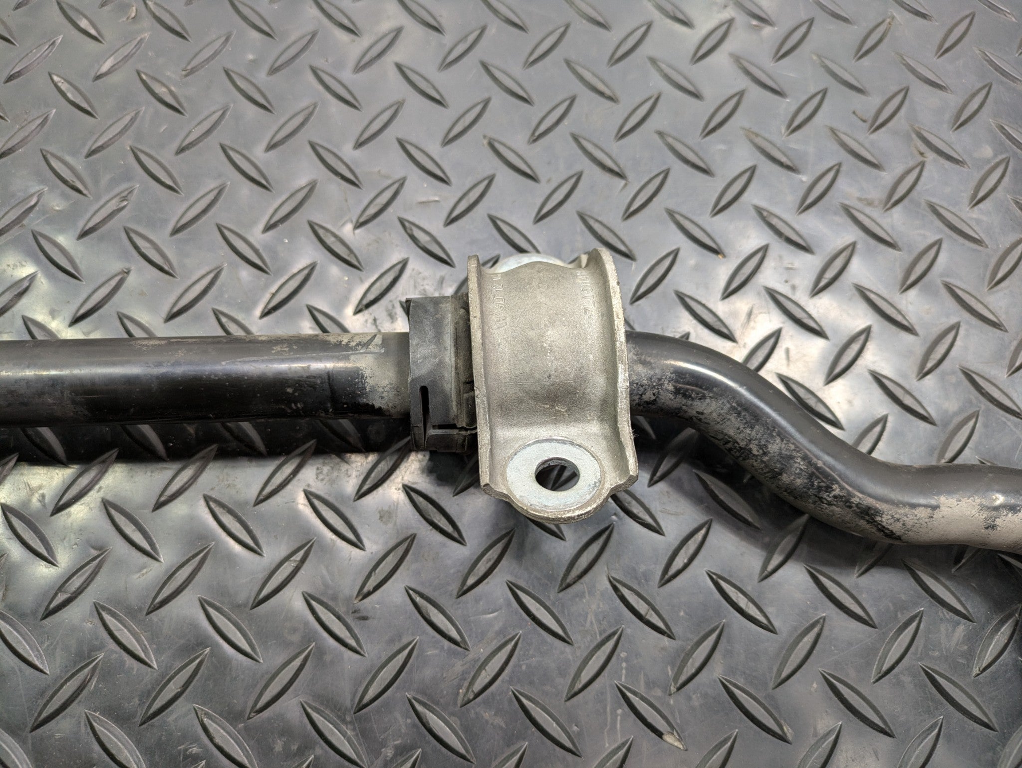 2004 - 2006 OEM PORSCHE CAYENNE V6 REAR SWAY STABILIZER ANTI ROLL BAR