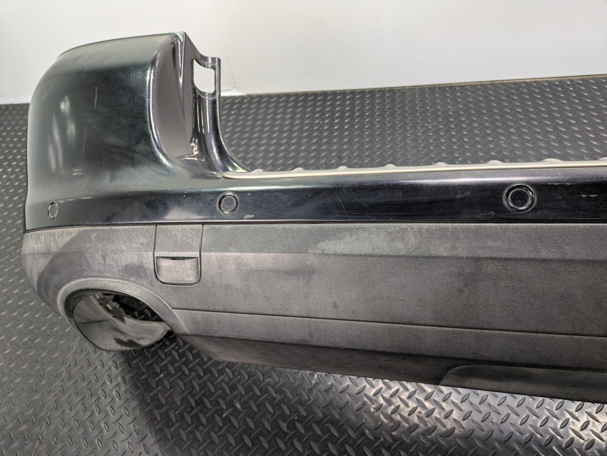 2004 - 2006 OEM PORSCHE CAYENNE V6 REAR BUMPER COVER PANEL ASSEMBLY BLACK