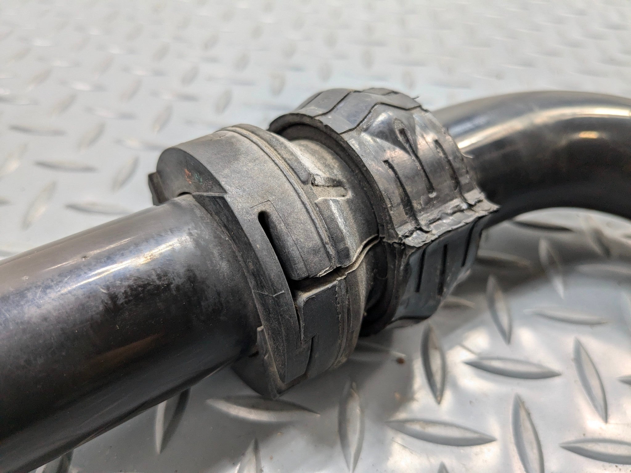 04 - 06 OEM PORSCHE CAYENNE V6 FRONT STABILIZER SUSPENSION ANTI-ROLL SWAY BAR