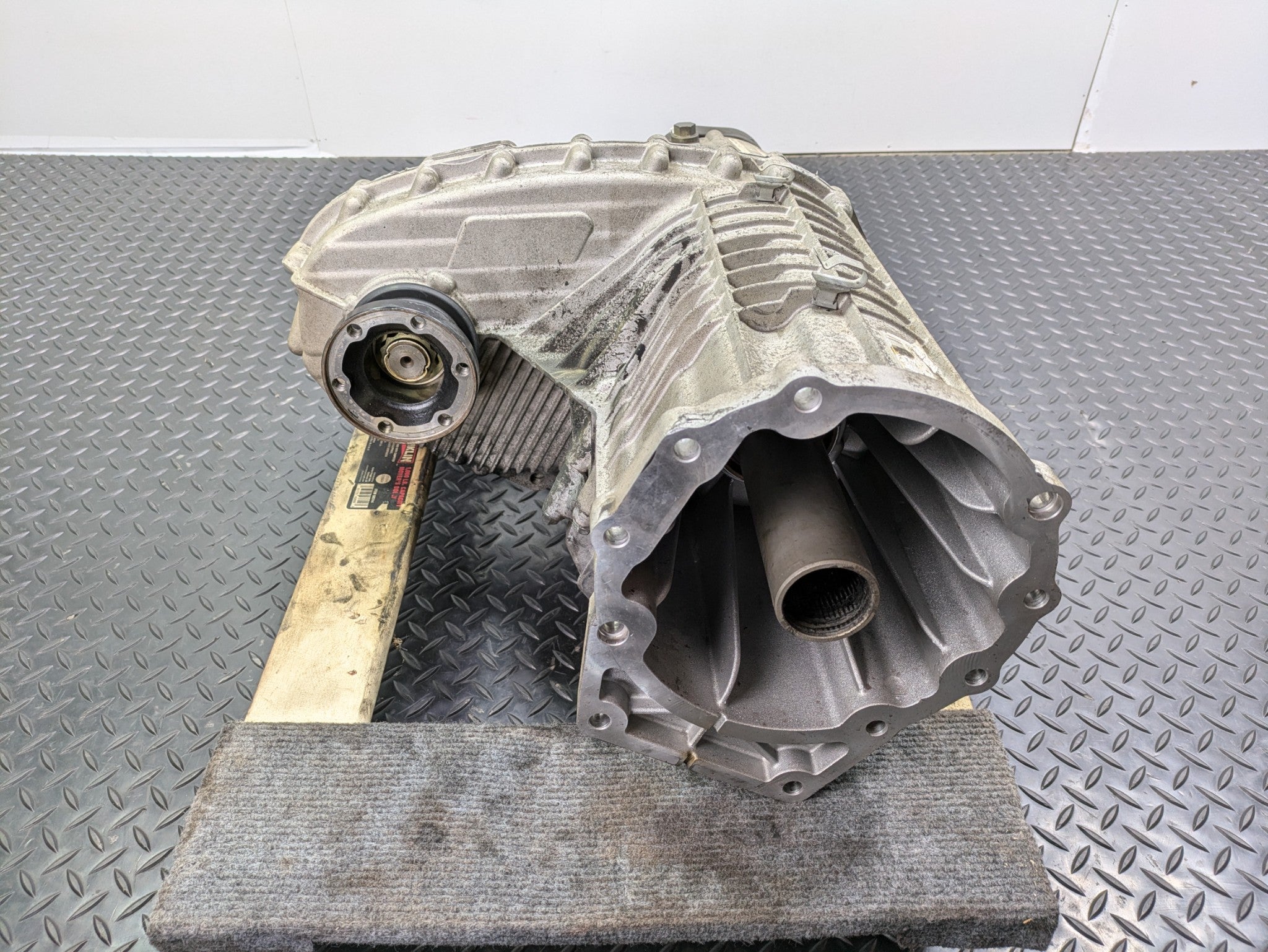 2004 - 2006 OEM PORSCHE CAYENNE V6 3.2L AT TRANSFER CASE W/O TURBO