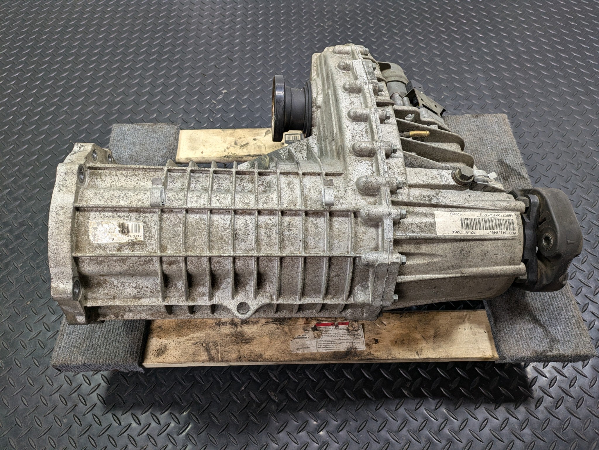 2004 - 2006 OEM PORSCHE CAYENNE V6 3.2L AT TRANSFER CASE W/O TURBO