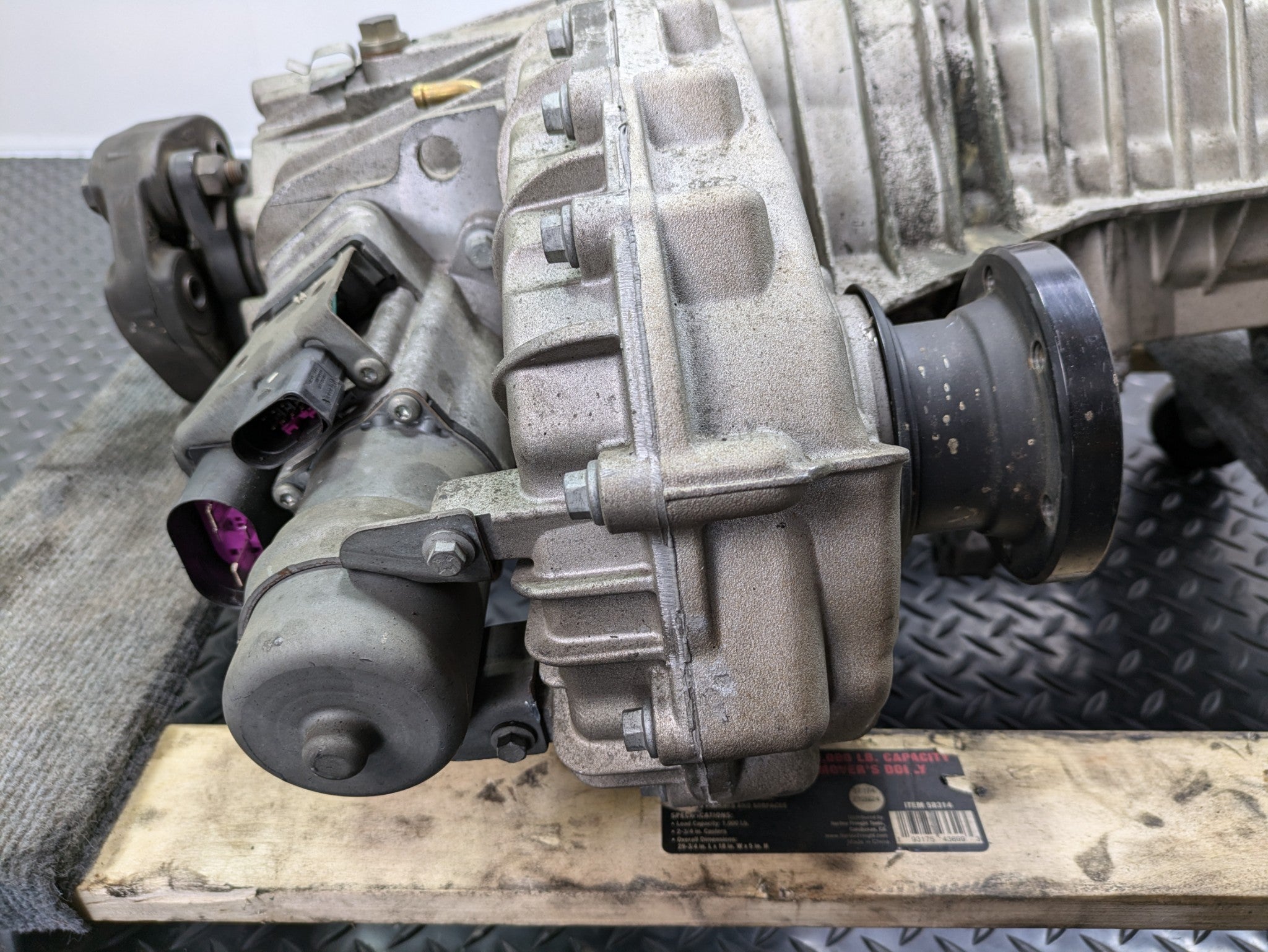 2004 - 2006 OEM PORSCHE CAYENNE V6 3.2L AT TRANSFER CASE W/O TURBO